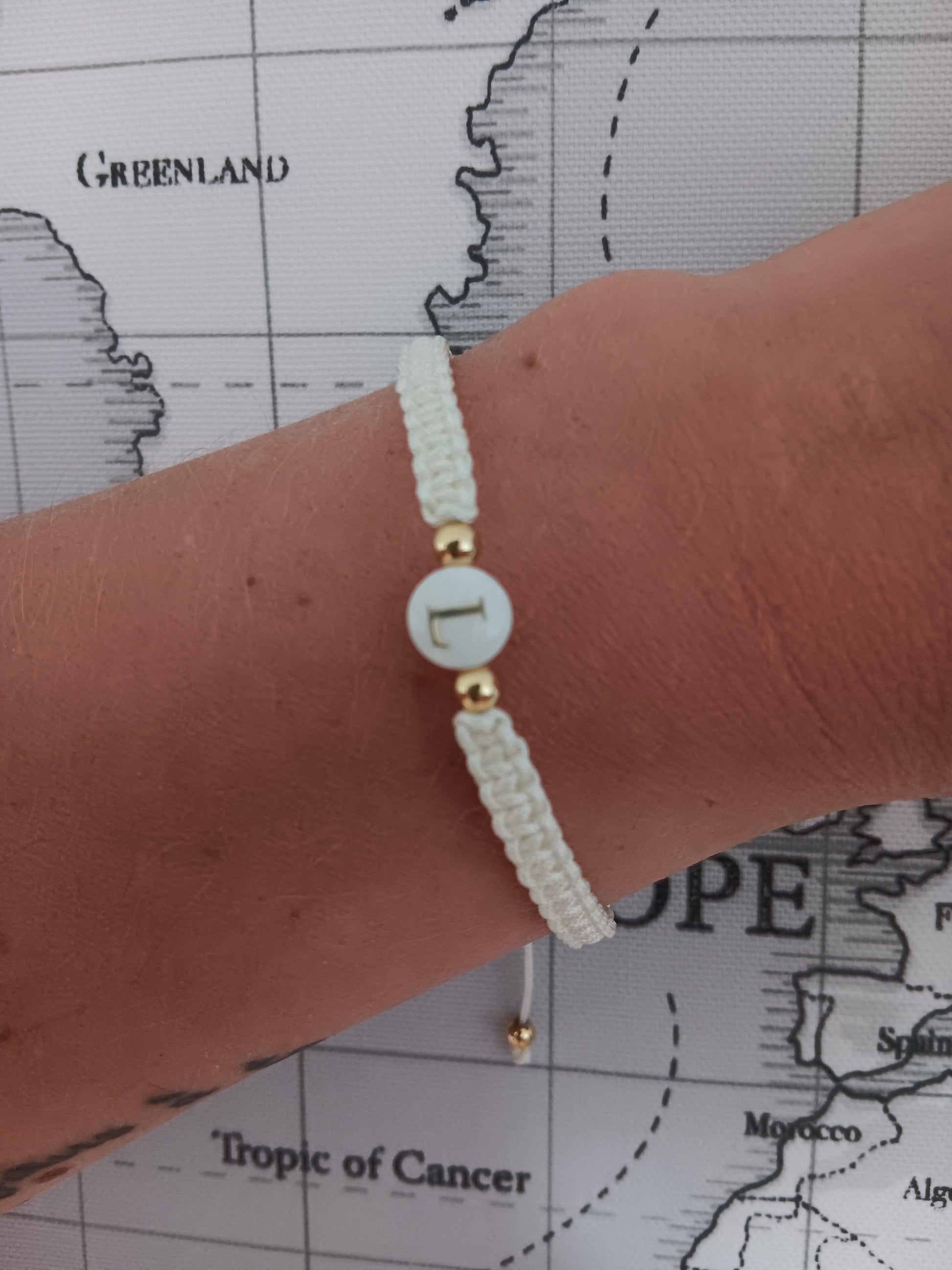 Bracelet tressé brésilien Ecru lettre au choix - Le Petit Placard