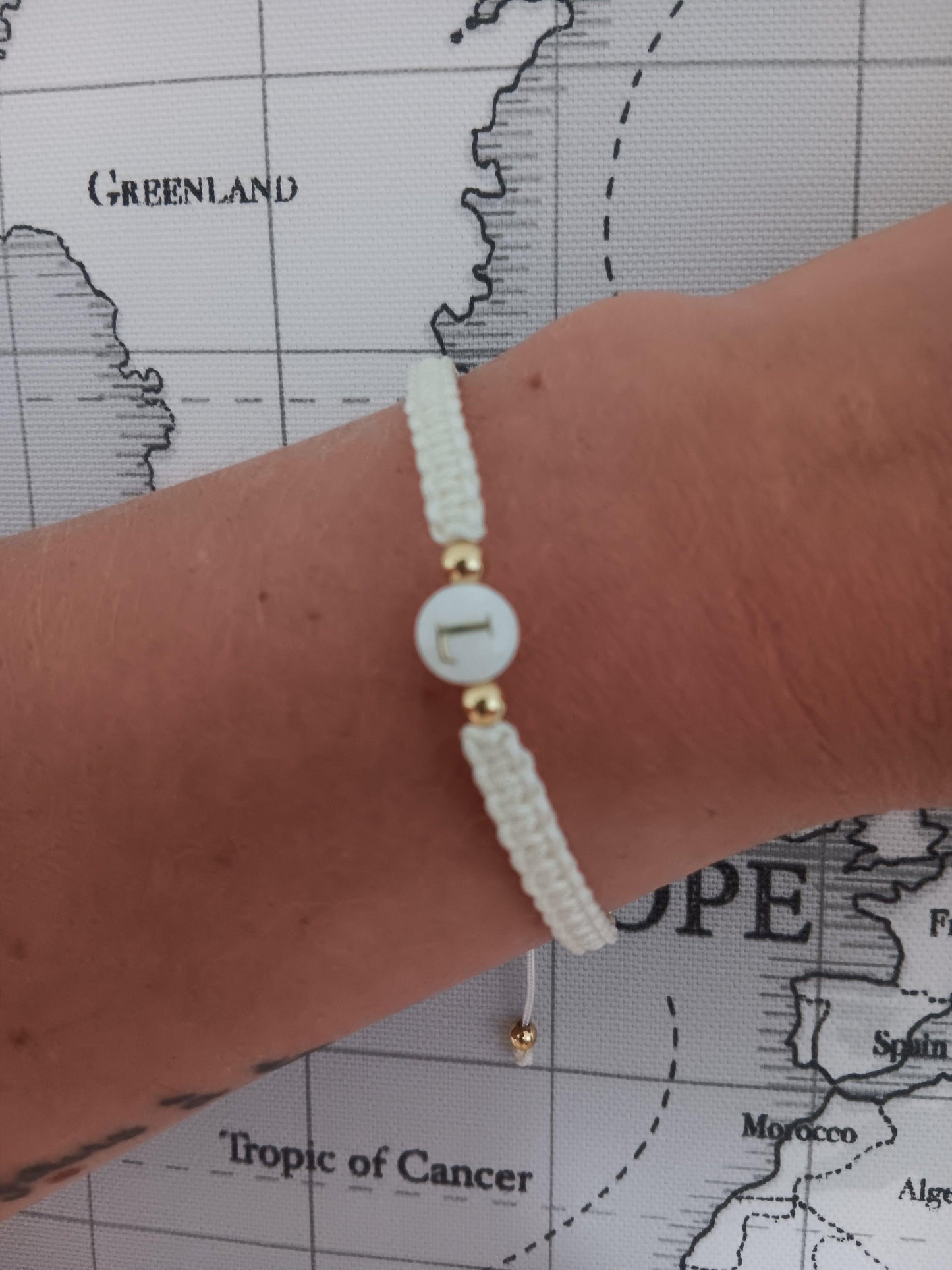 Bracelet tressé brésilien Ecru lettre au choix - Le Petit Placard