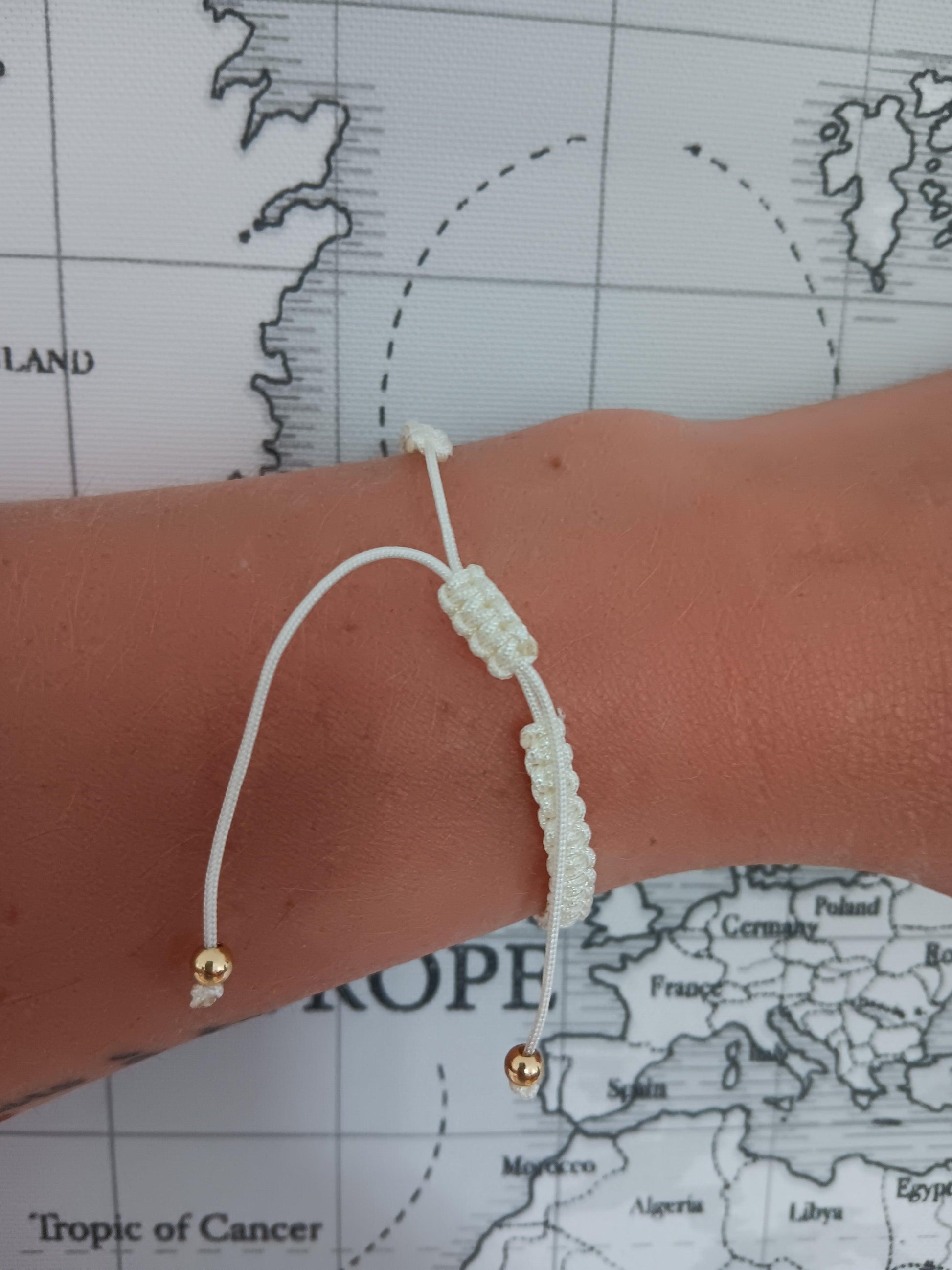 Bracelet tressé brésilien Ecru lettre au choix - Le Petit Placard