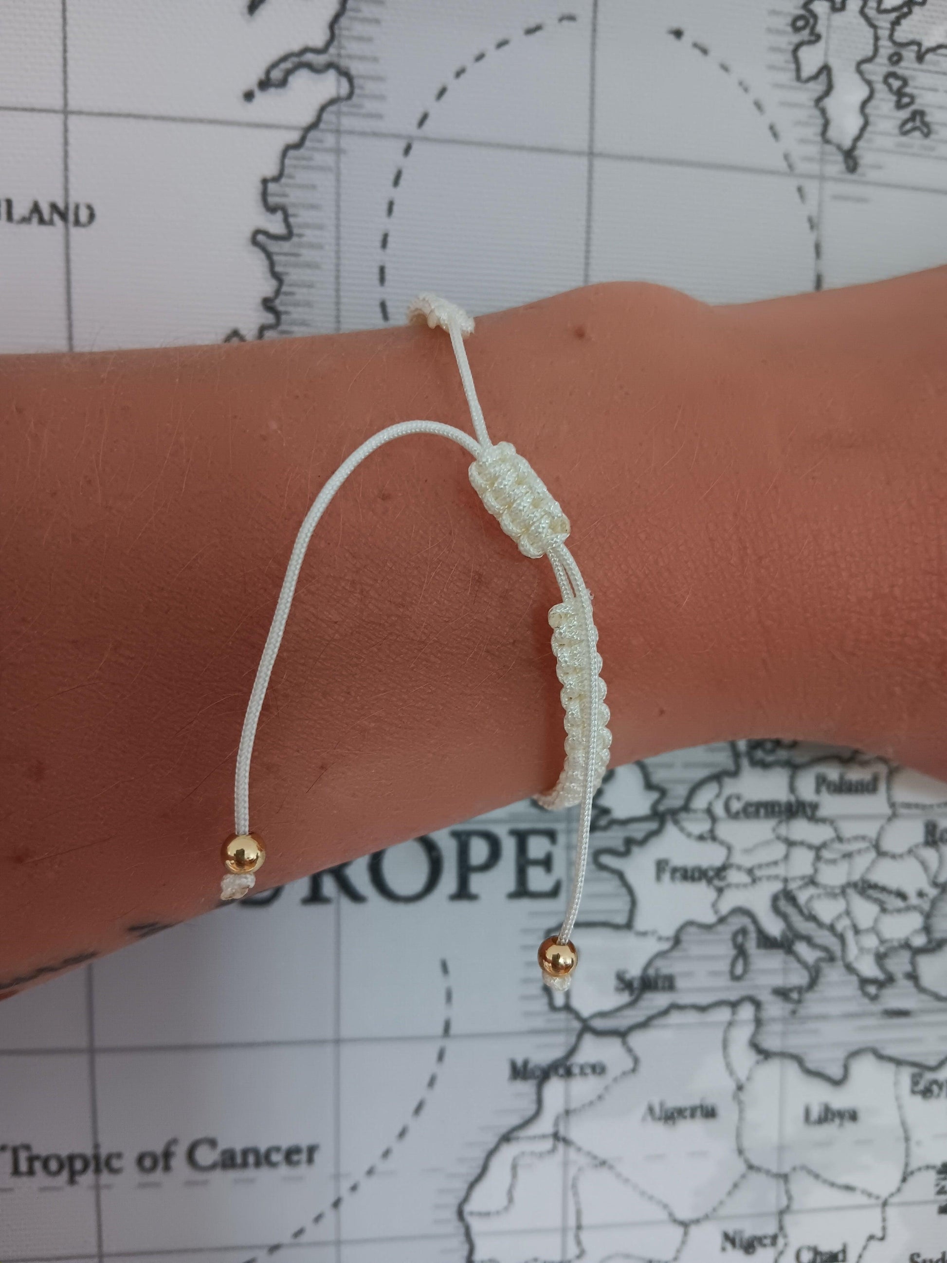 Bracelet tressé brésilien Ecru lettre au choix - Le Petit Placard