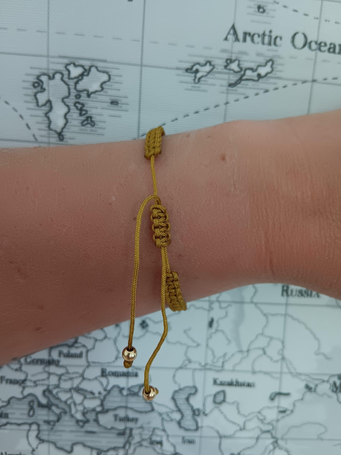 Bracelet tressé brésilien lettre au choix - Le Petit Placard