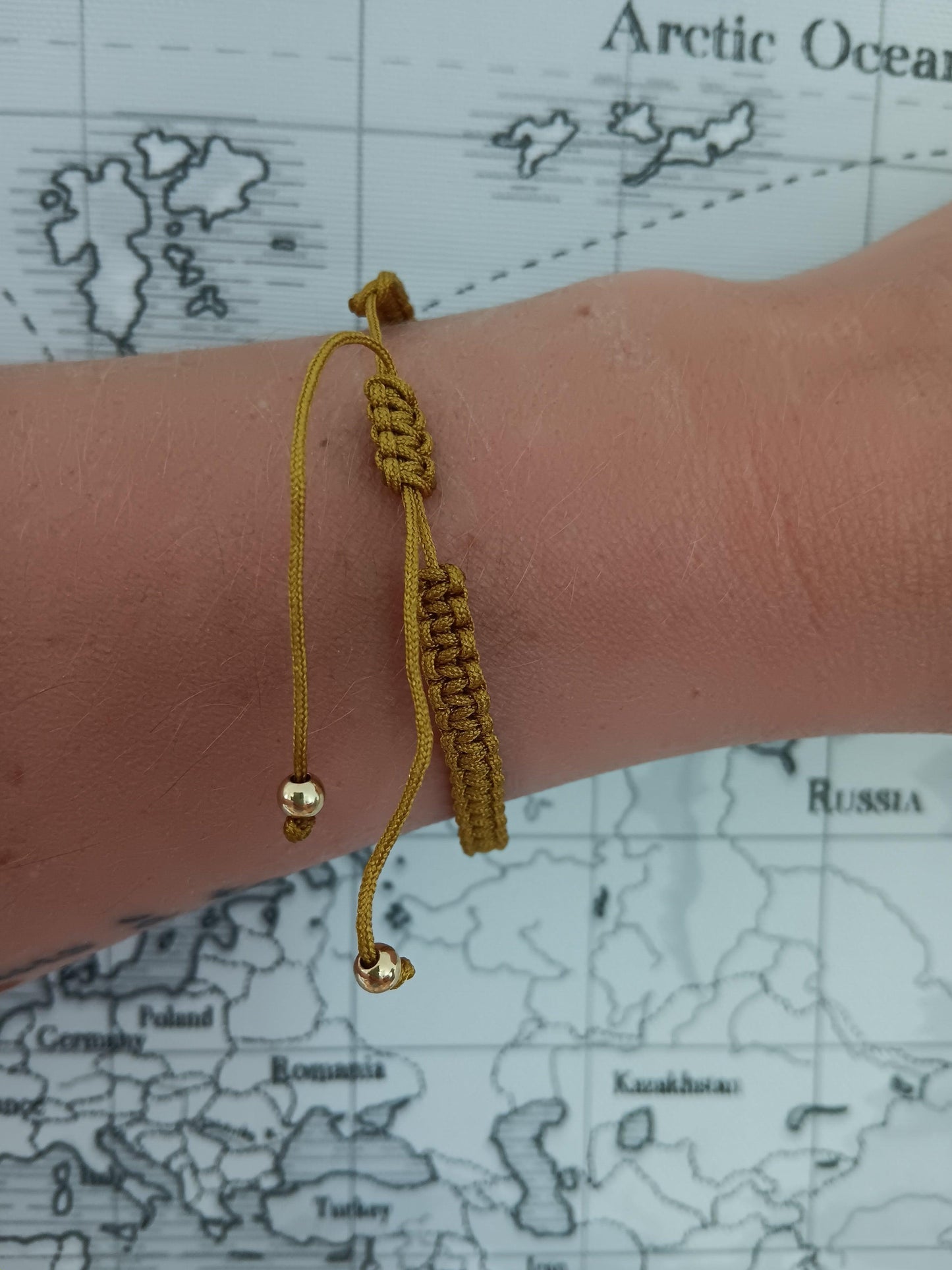 Bracelet tressé brésilien lettre au choix - Le Petit Placard