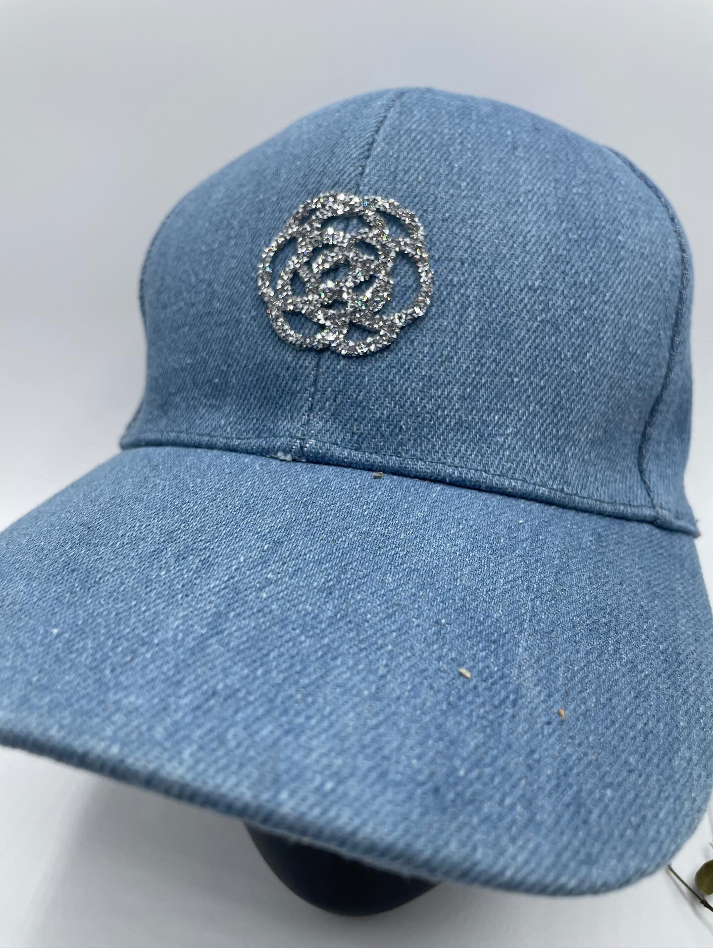 Casquette en coton jean bleu avec logo en strass - Le Petit Placard