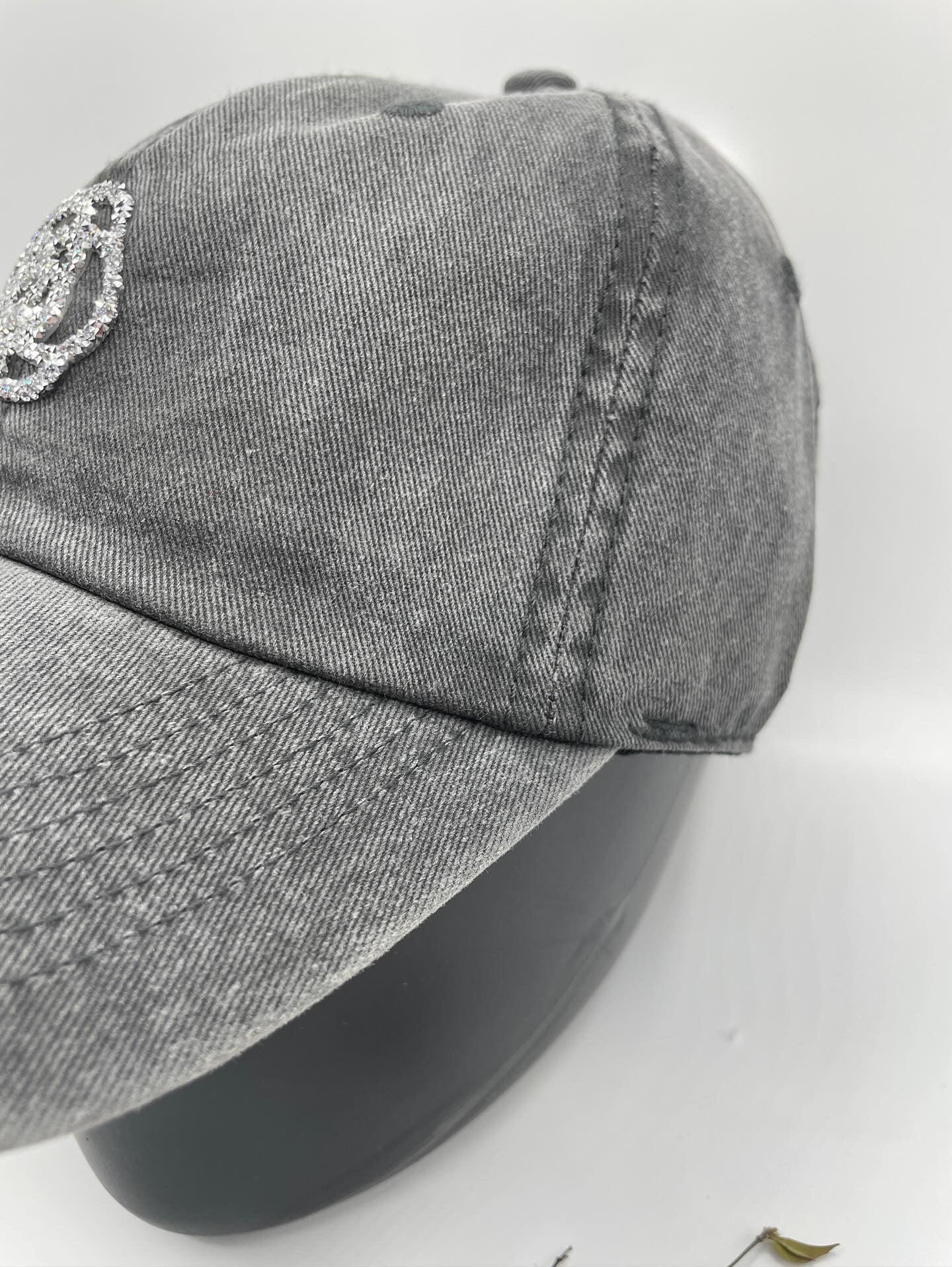 Casquette en coton jean gris avec logo en strass - Le Petit Placard