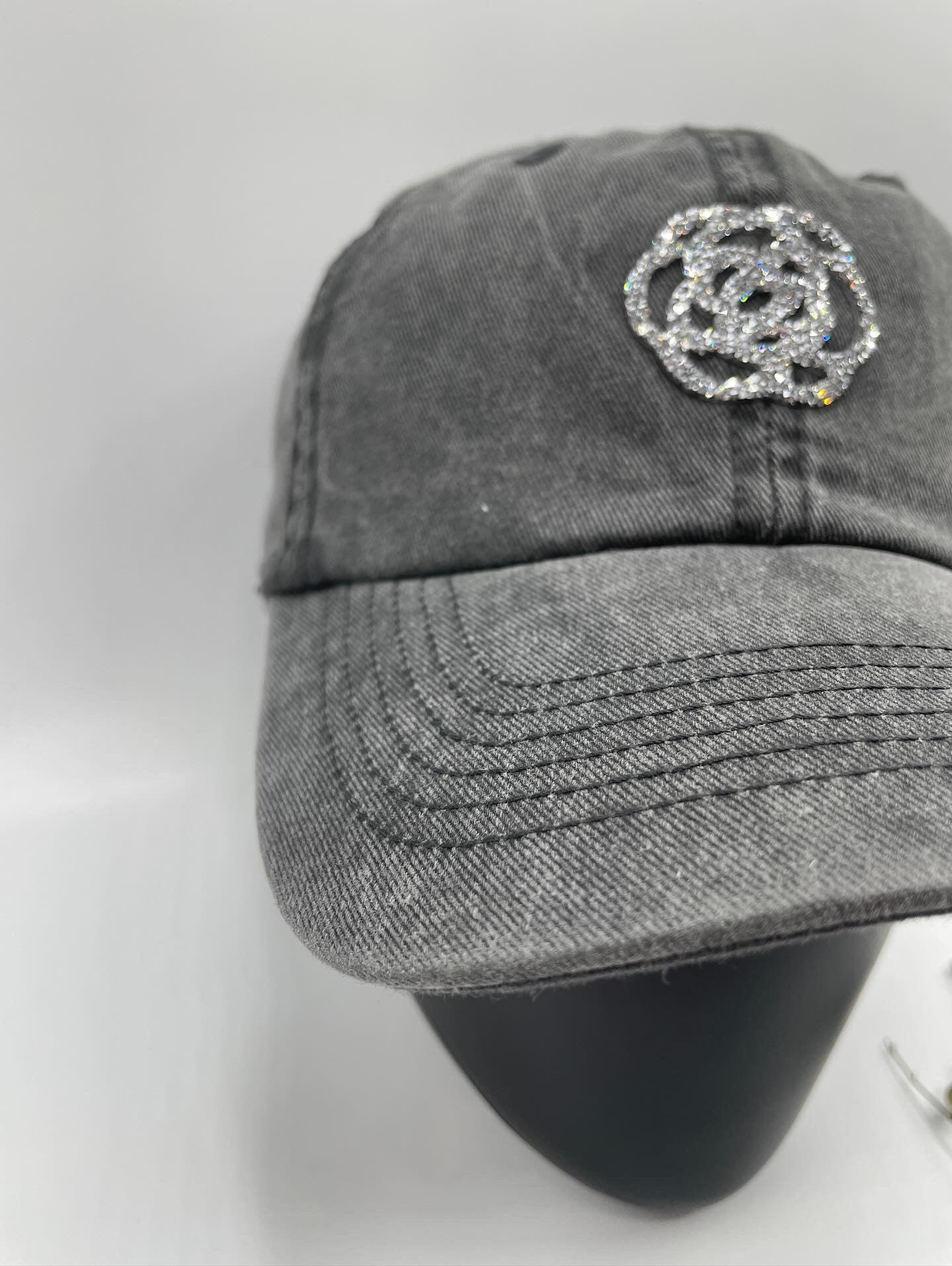 Casquette en coton jean gris avec logo en strass - Le Petit Placard