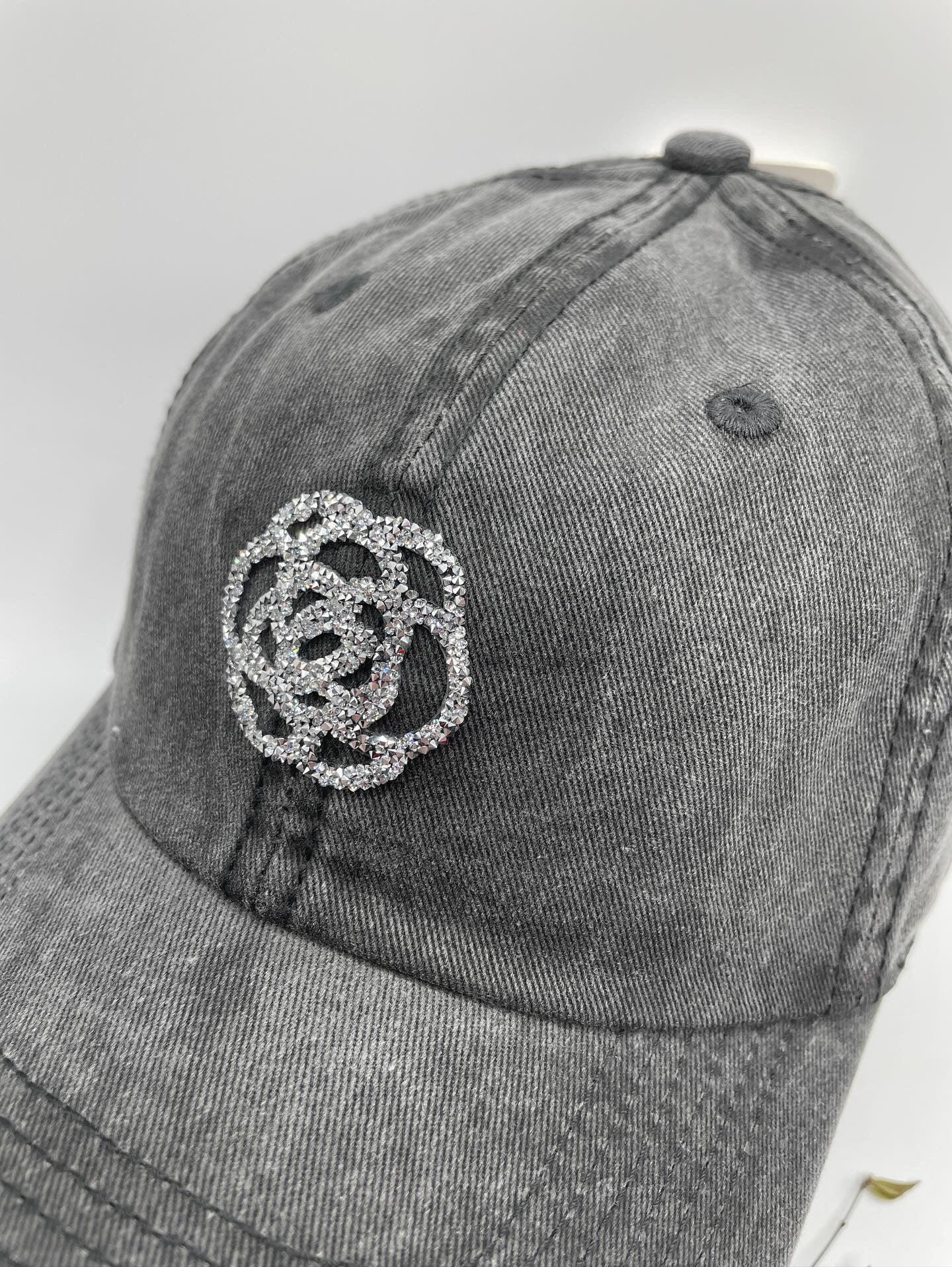 Casquette en coton jean gris avec logo en strass - Le Petit Placard