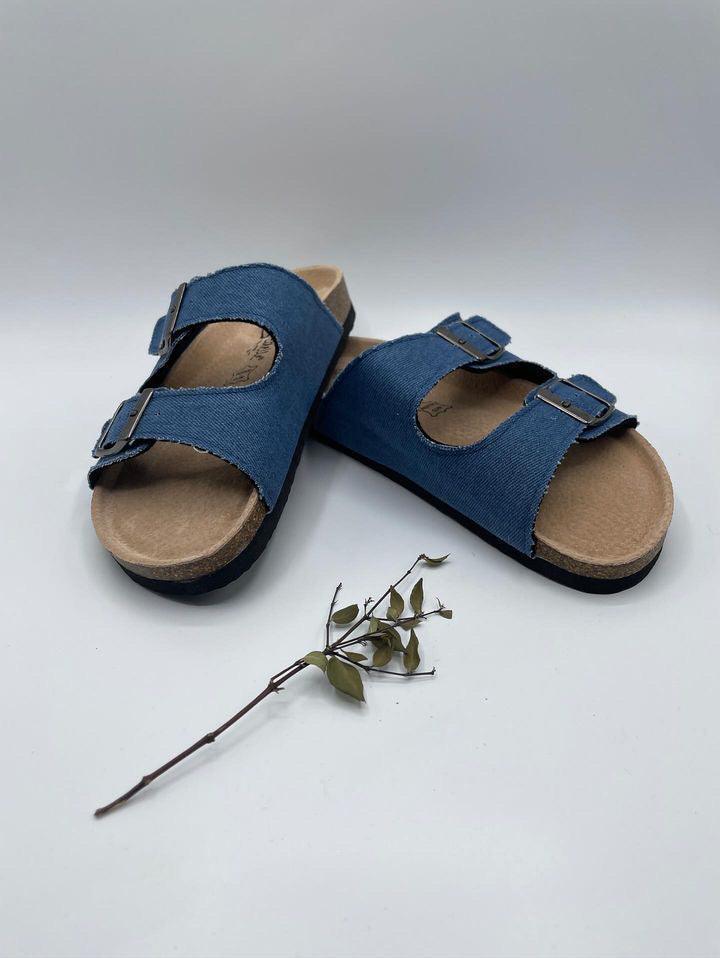 Chaussures sandales intérieur cuir denim de couleur bleue style Birkenstock - Le Petit Placard