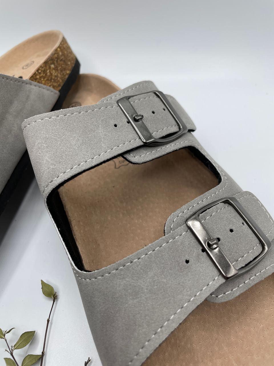 Chaussures sandales intérieur cuir gris style Birkenstock - Le Petit Placard