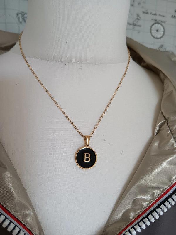 Collier chaine avec lettre de l’alphabet au choix fond noir - Le Petit Placard