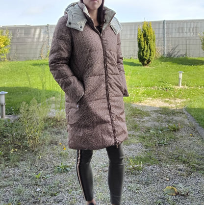 Woman wearing a reversible waterproof long brown coat, outdoors, Le Petit Placard fashion