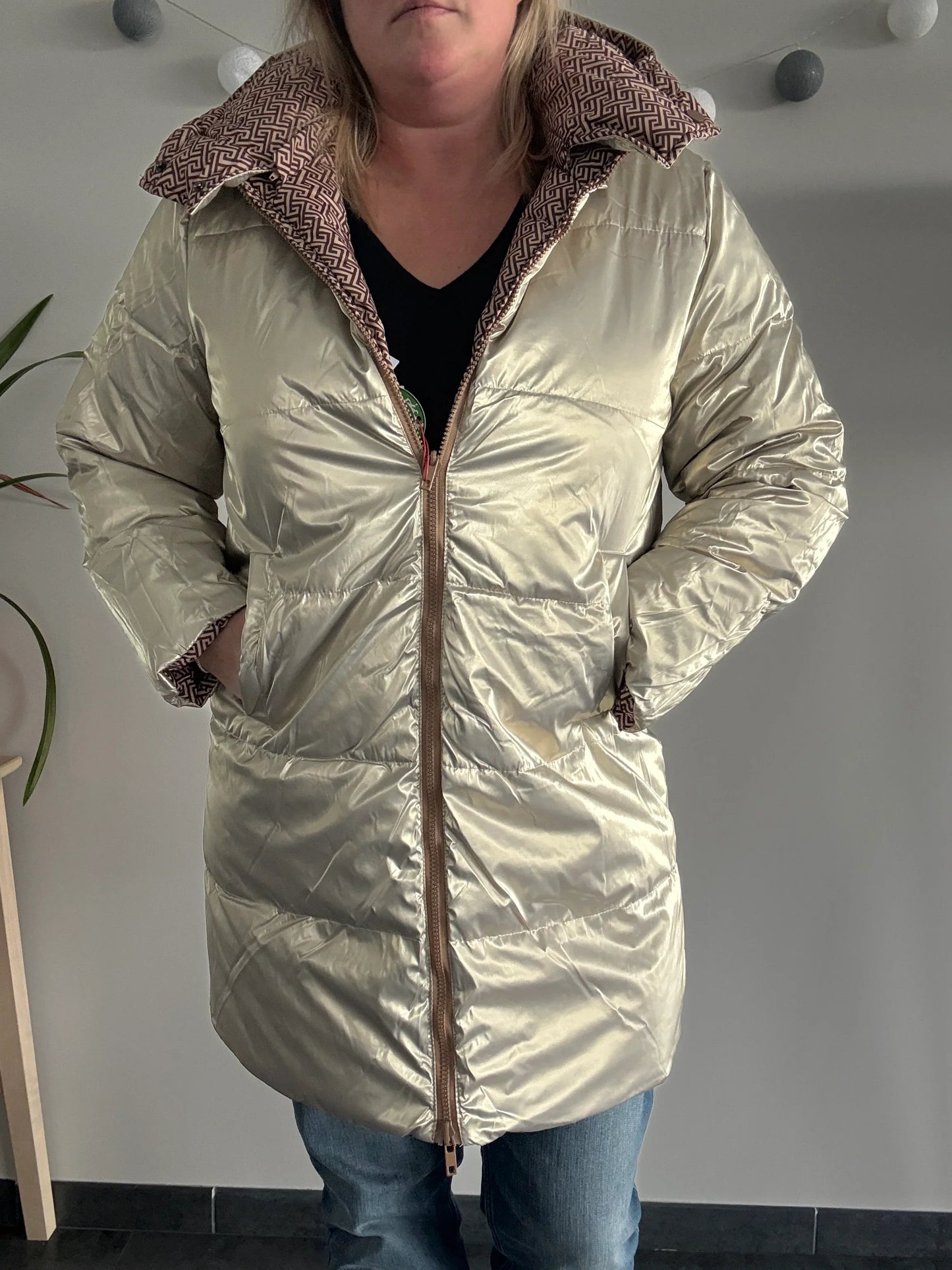 Woman wearing Laura Jo beige quilted raincoat with patterned collar, Le Petit Placard