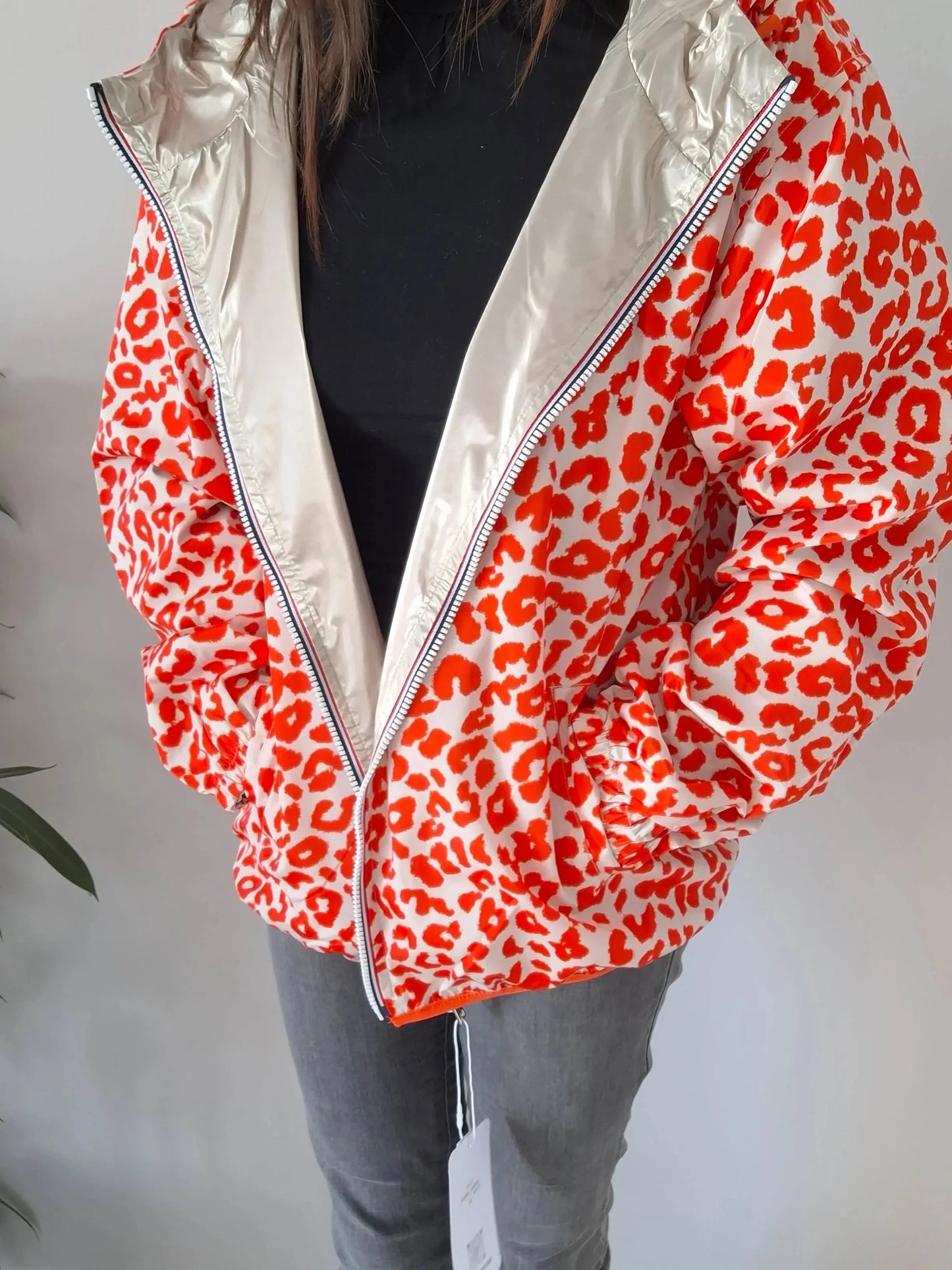 Parka imperméable courte réversible léopard orange et doré femme Escandelle – Capuche, coupe tendance et style 2-en-1 Escandelle