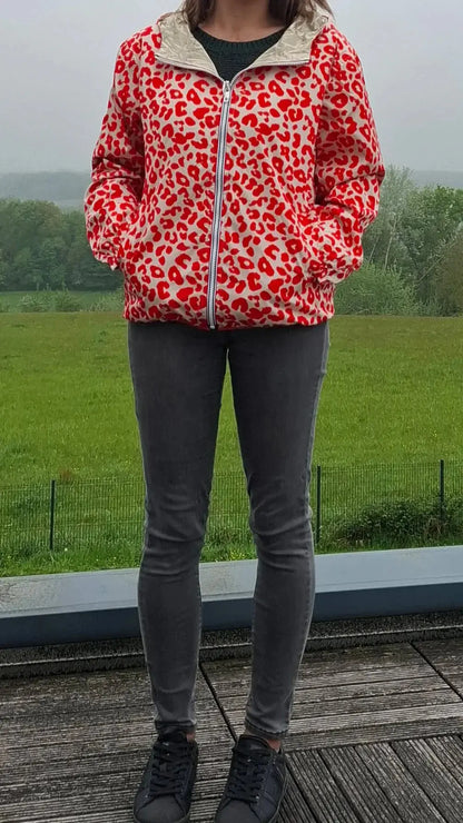 Parka imperméable courte réversible léopard orange et doré femme Escandelle – Capuche, coupe tendance et style 2-en-1 Escandelle