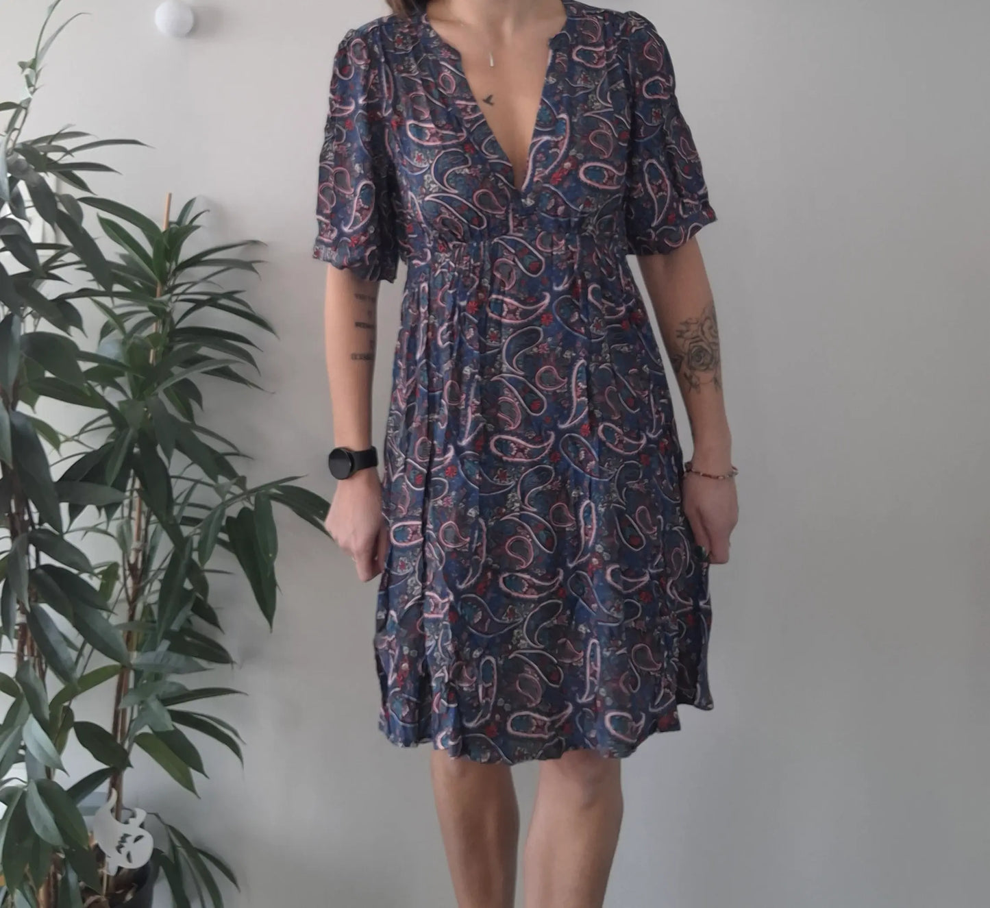 Robe mi-longue col V femme – Coupe danseuse fluide & légère | Escandelle