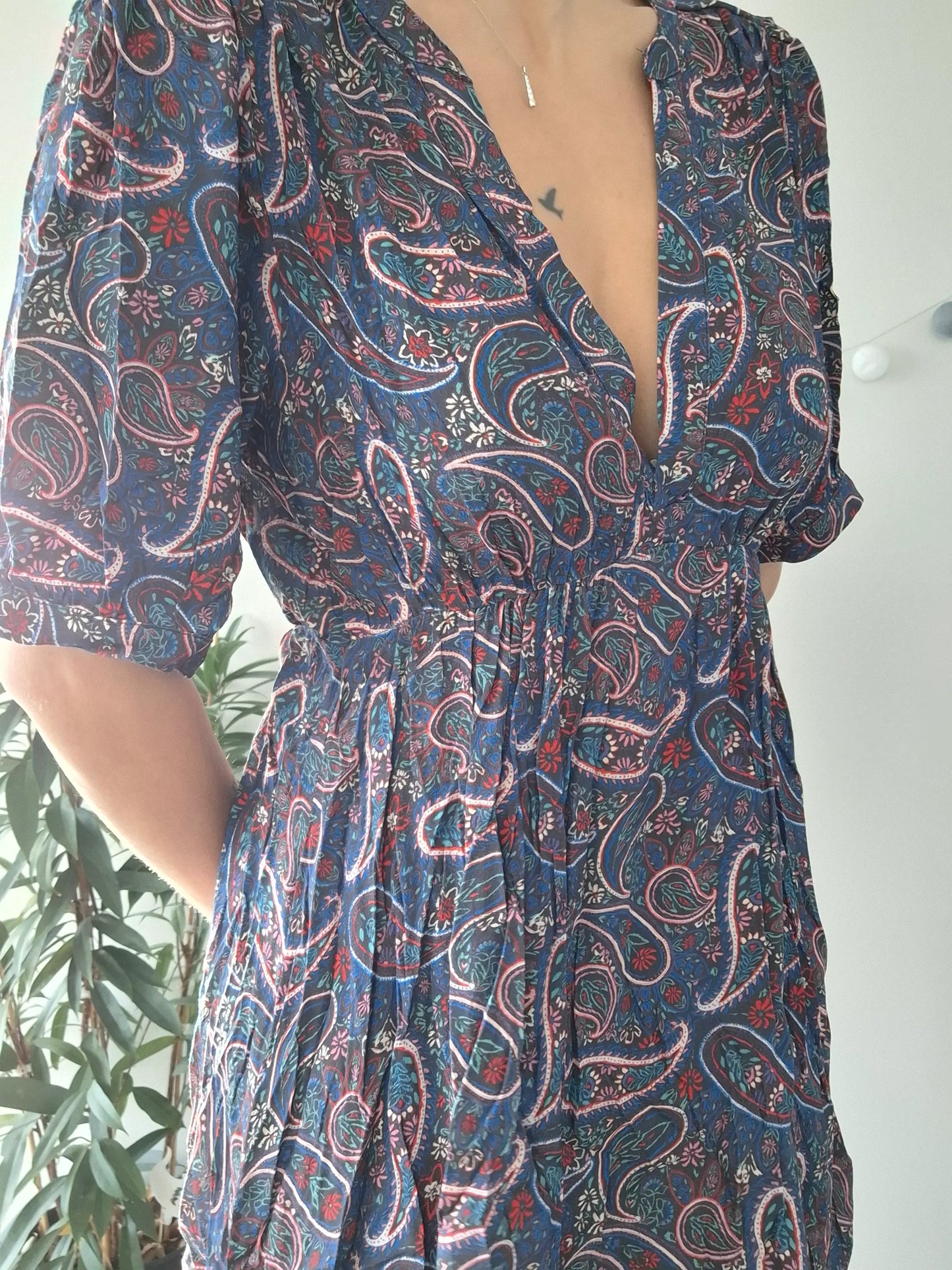 Robe mi-longue col V femme – Coupe danseuse fluide & légère | Escandelle