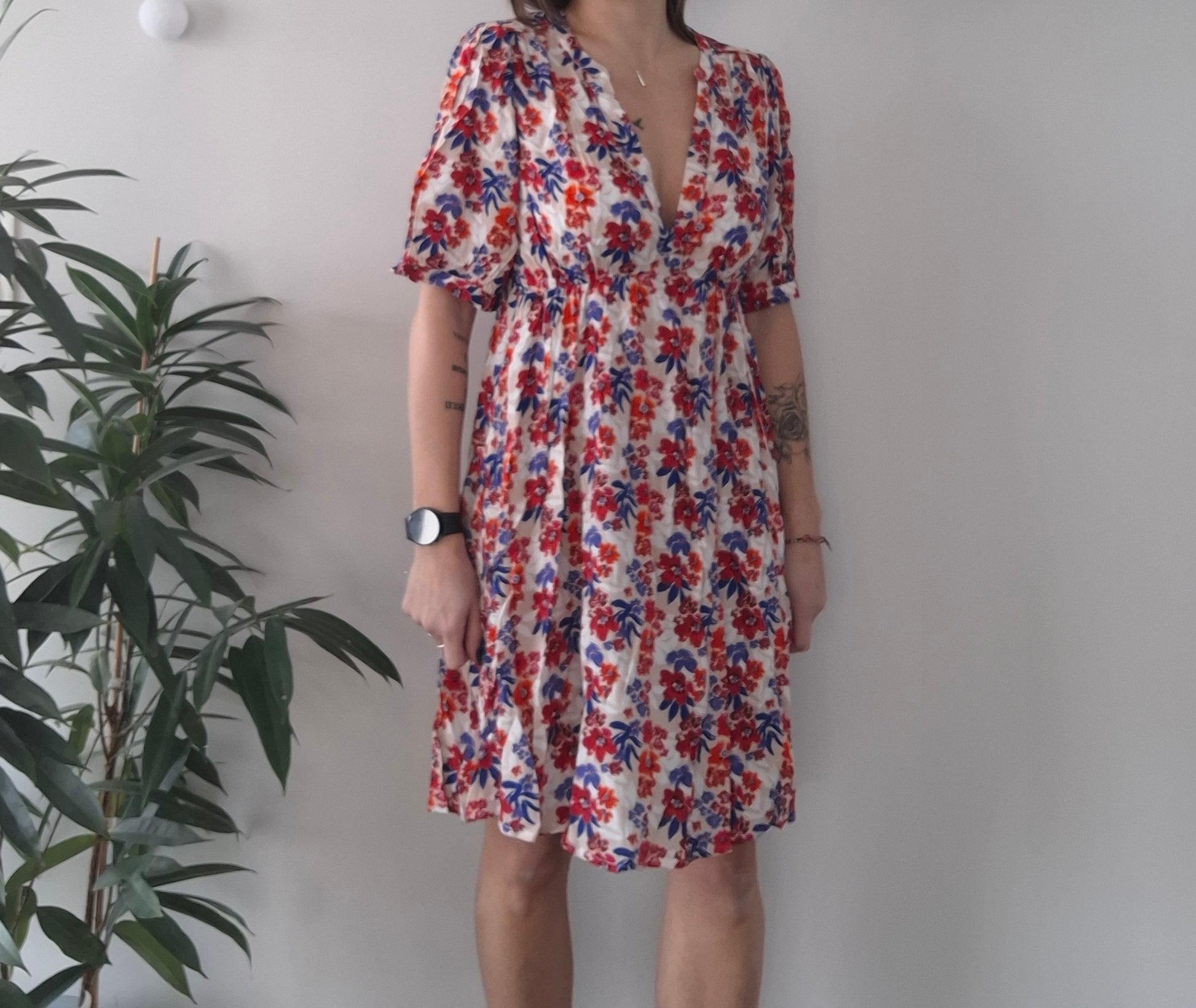 Woman modeling short-sleeve floral dress with red and blue print, Le Petit Placard fashion