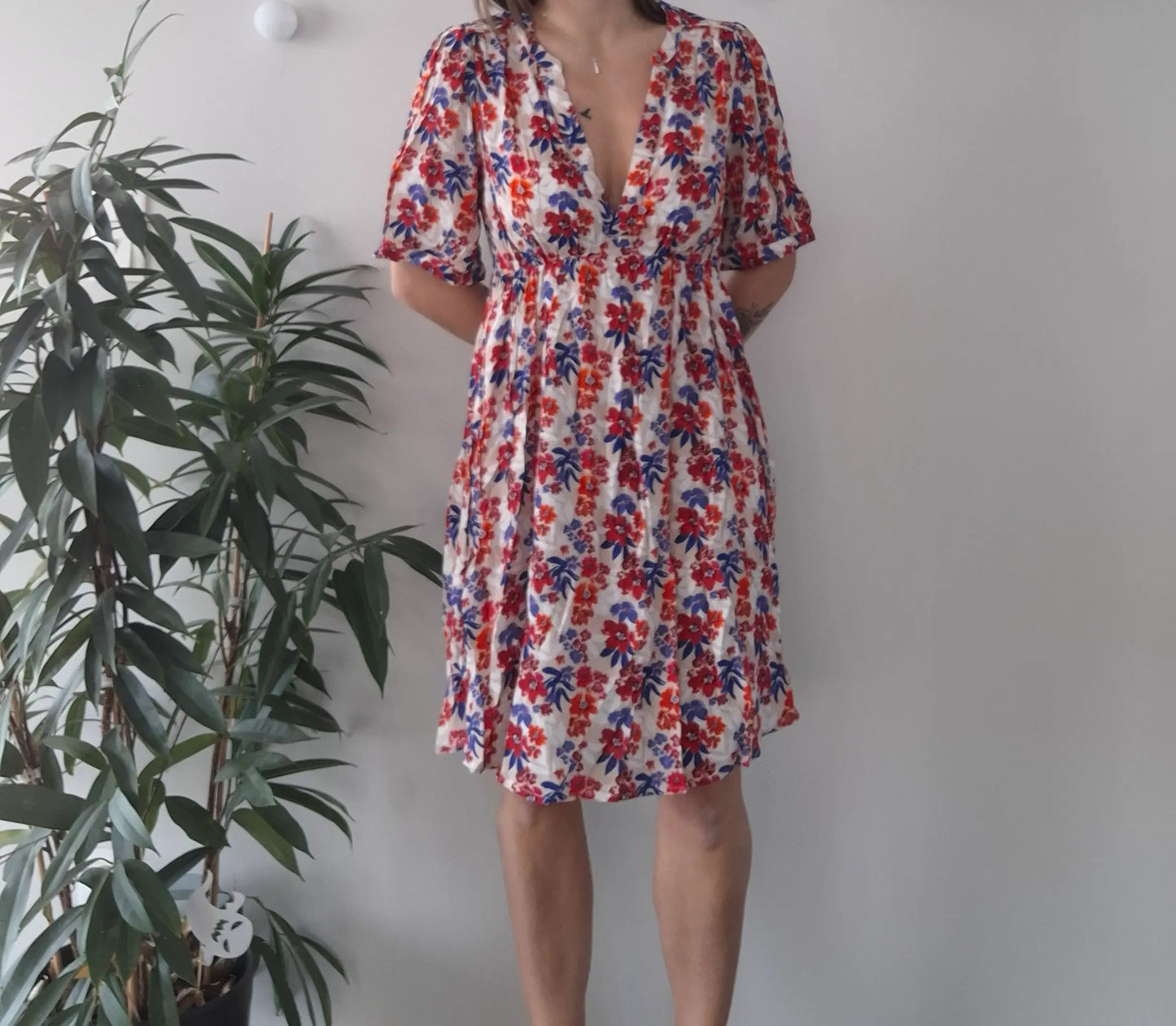Robe mi-longue col V femme – Fluide, légère & féminine | Escandelle