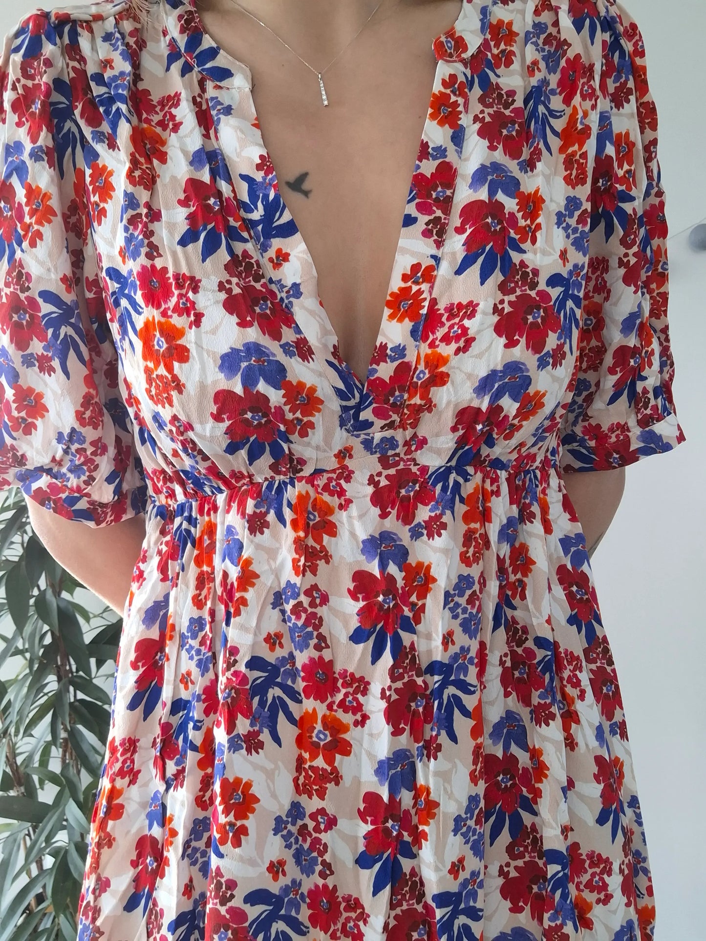 Robe mi-longue col V femme – Fluide, légère & féminine | Escandelle