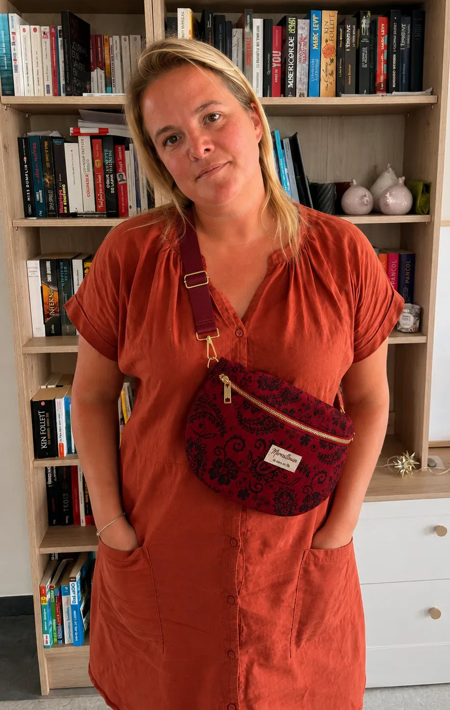 Sac Banane en Coton – Motif Fleuri Bordeaux