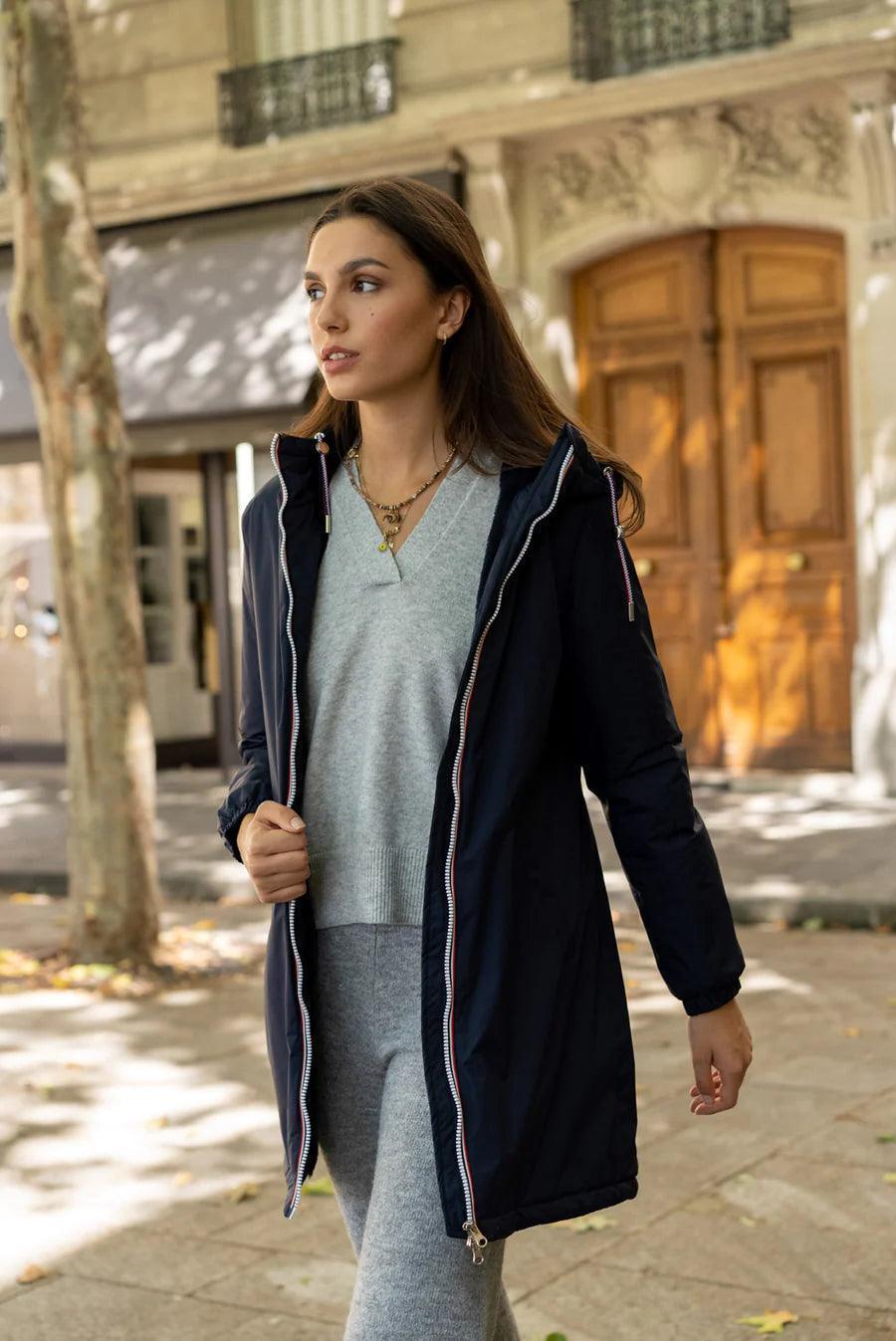 Imperméable long doublé en fausse fourrure cordon tricolore Marque Laura Jo Couleur Bleu Marine - Le Petit Placard