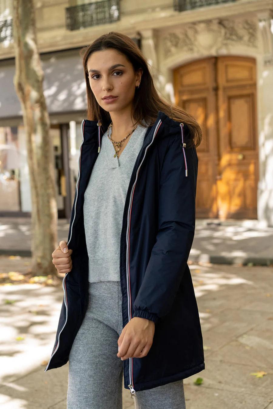 Imperméable long doublé en fausse fourrure cordon tricolore Marque Laura Jo Couleur Bleu Marine - Le Petit Placard