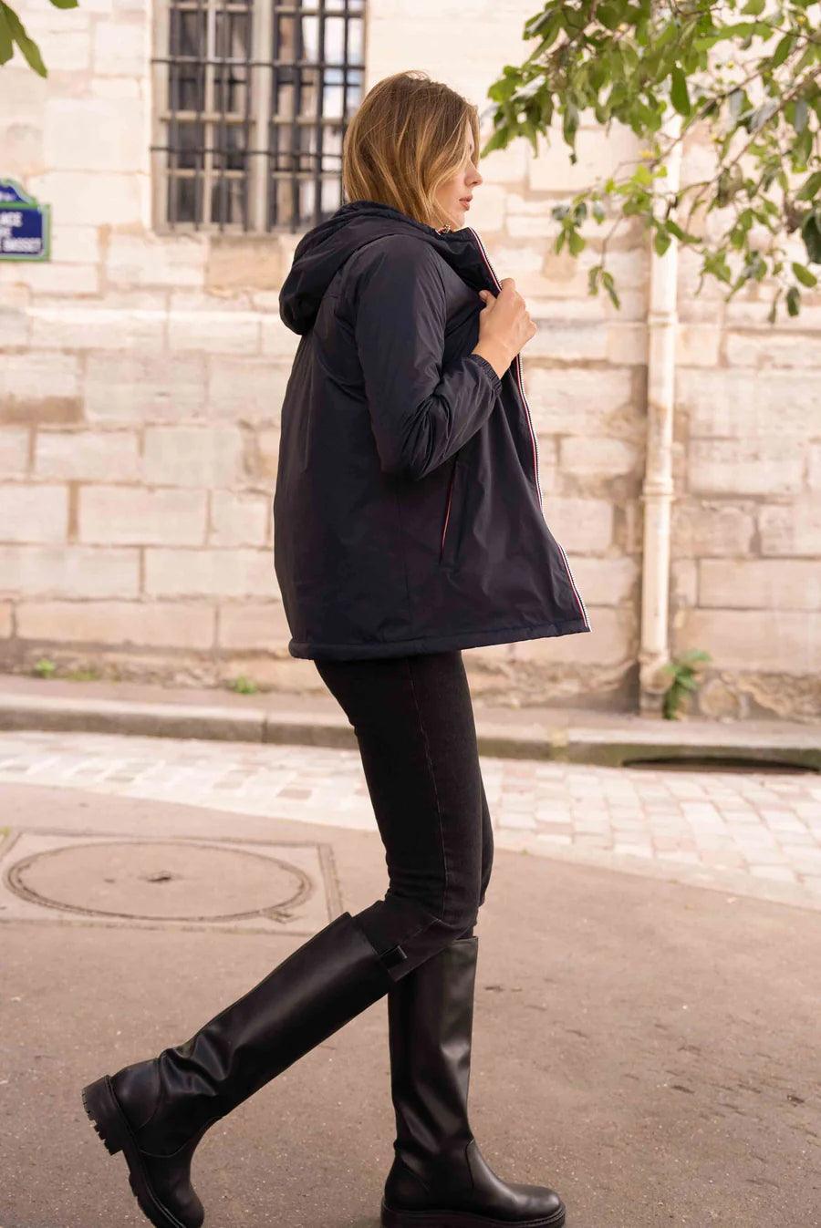 Imperméable mi long doublé en fausse fourrure cordon tricolore Marque Laura Jo Couleur Bleu Marine - Le Petit Placard