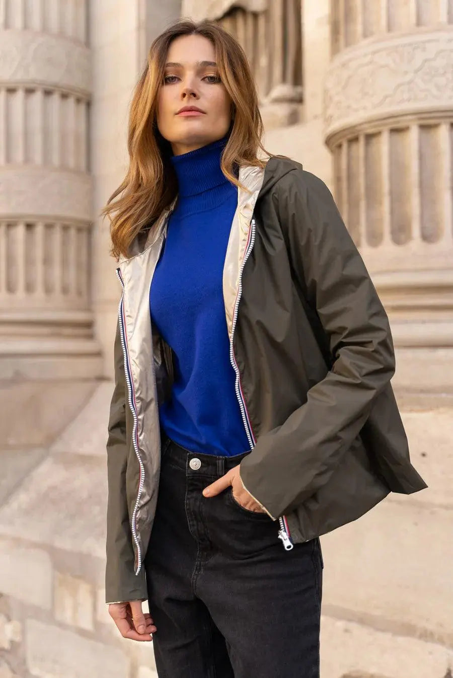 Imperméable réversible court Laura Jo, veste mi-saison kaki et dorée, légère, sans garnissage, idéale pour la mi-saison.
