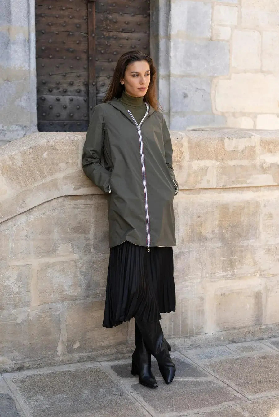 Imperméable réversible Laura Jo long sans garnissage ouate, kaki et doré, visible en détail sur l'image.