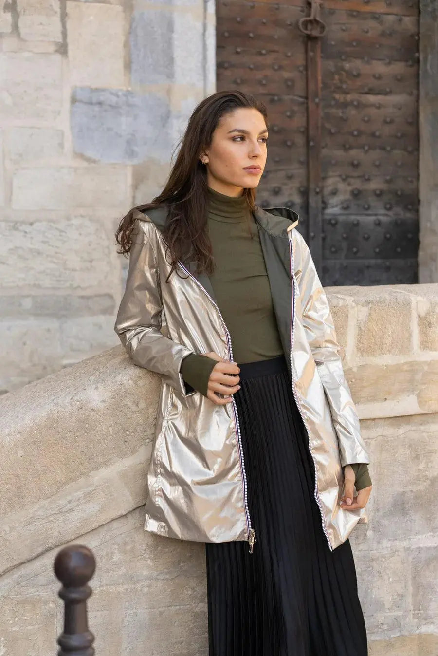 Imperméable long réversible Laura Jo kaki et doré sans garnissage, mode pratique et élégant pour la pluie.