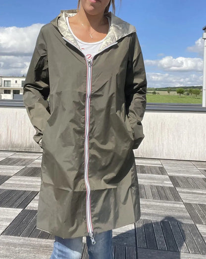 Imperméable réversible long Laura Jo sans garnissage, couleur kaki et doré, veste pour femme avec design élégant et pratique.