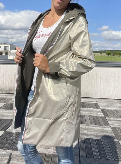 Manteau long Laura Jo imperméable réversible kaki et doré, sans garnissage ouate, design élégant et pratique.
