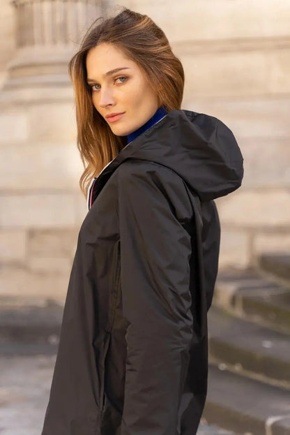Imperméable long réversible noir et doré à capuche Laura Jo, manteau élégant avec design double face visible sur l’image.