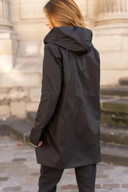 Imperméable réversible long noir et doré avec capuche Laura Jo, veste élégante et pratique pour la pluie.
