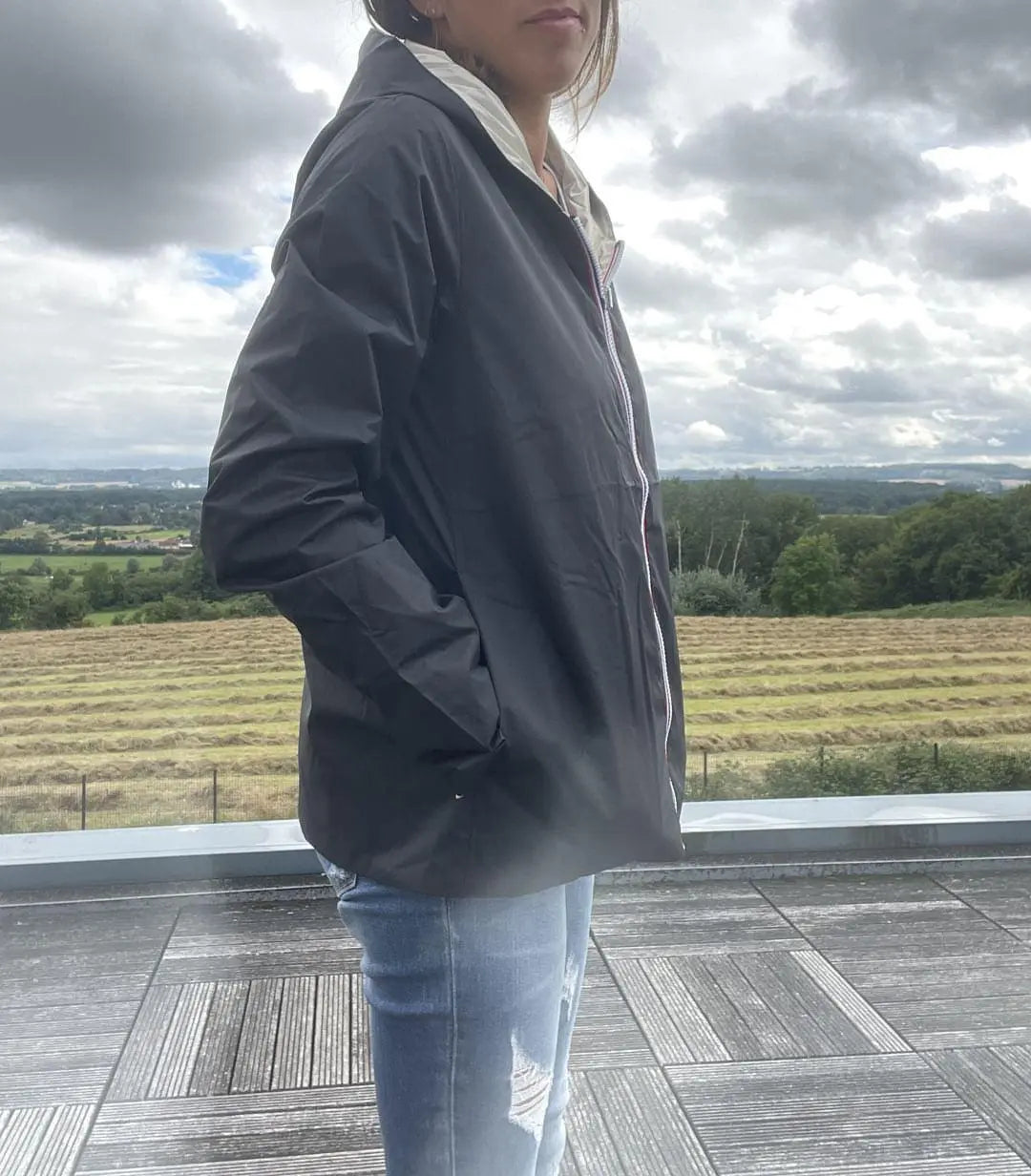 Manteau réversible Laura Jo noir et doré, court sans garnissage ouate, imperméable, idéal pour la mi-saison, coupe moderne.