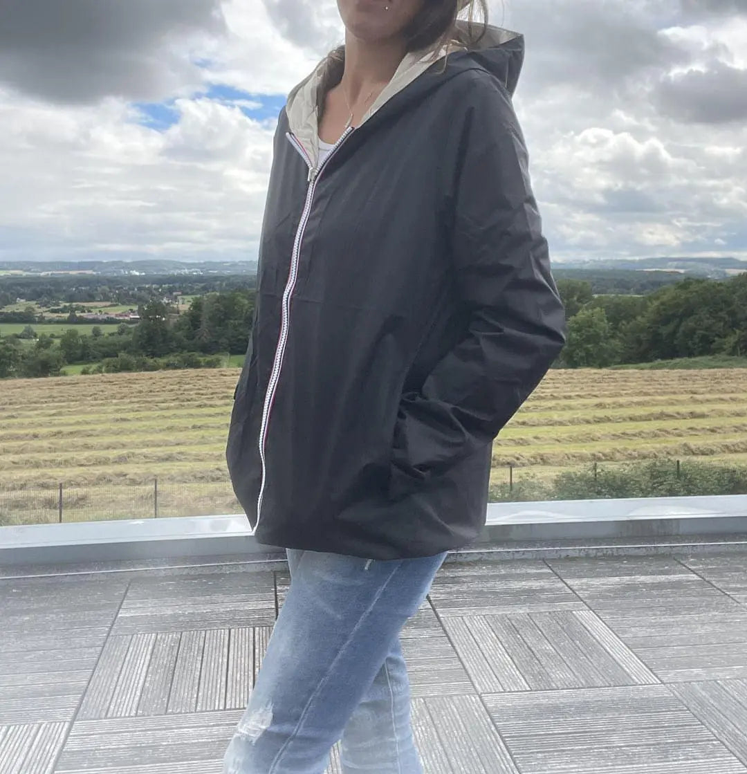 Manteau réversible Laura Jo noir et doré, imperméable court mi-saison, sans garnissage ouate, style élégant et pratique.