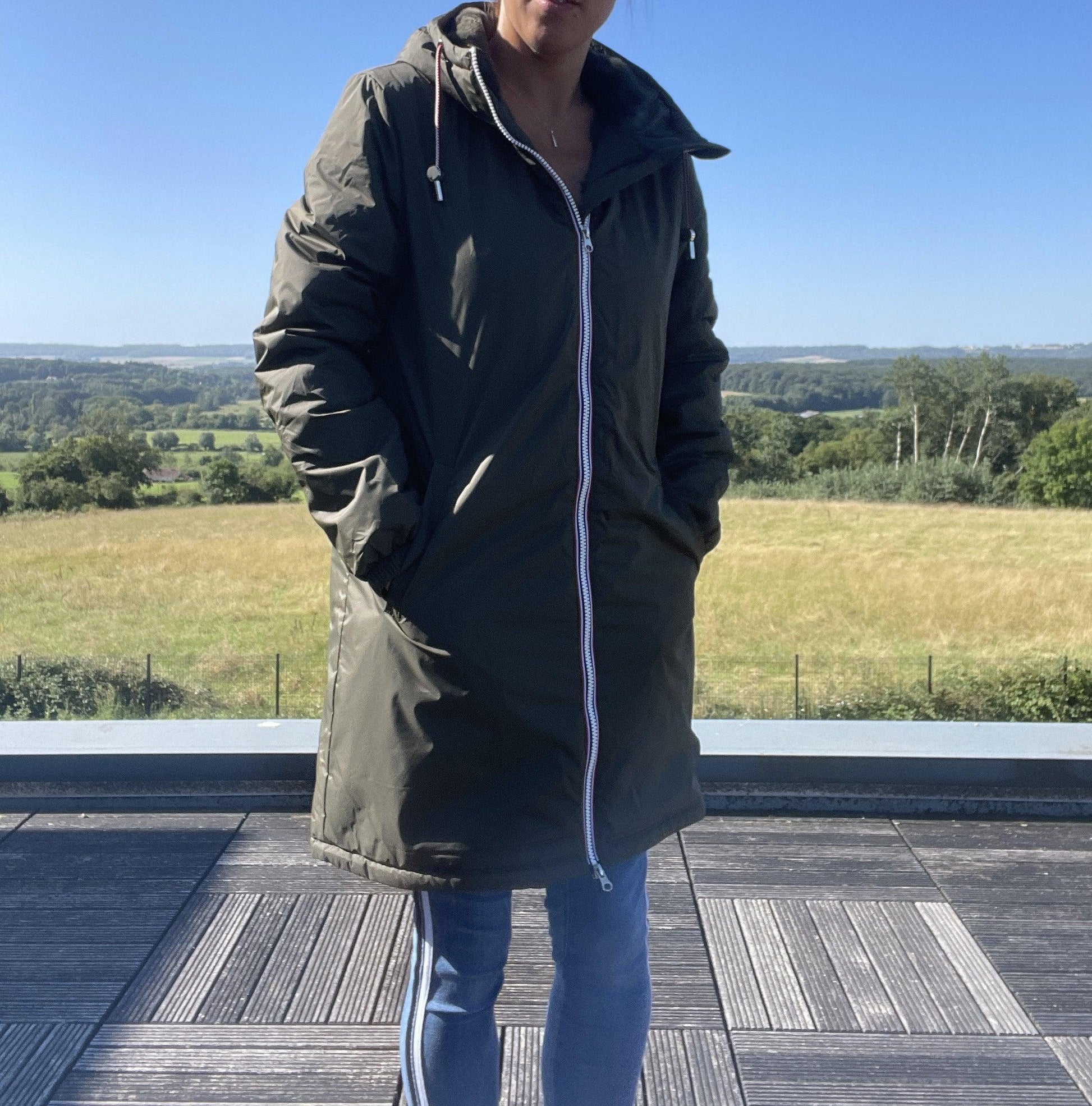 Manteau long imperméable Laura Jo pour femme, doublé en fausse fourrure kaki, mode et chaud, visible sur l'image.