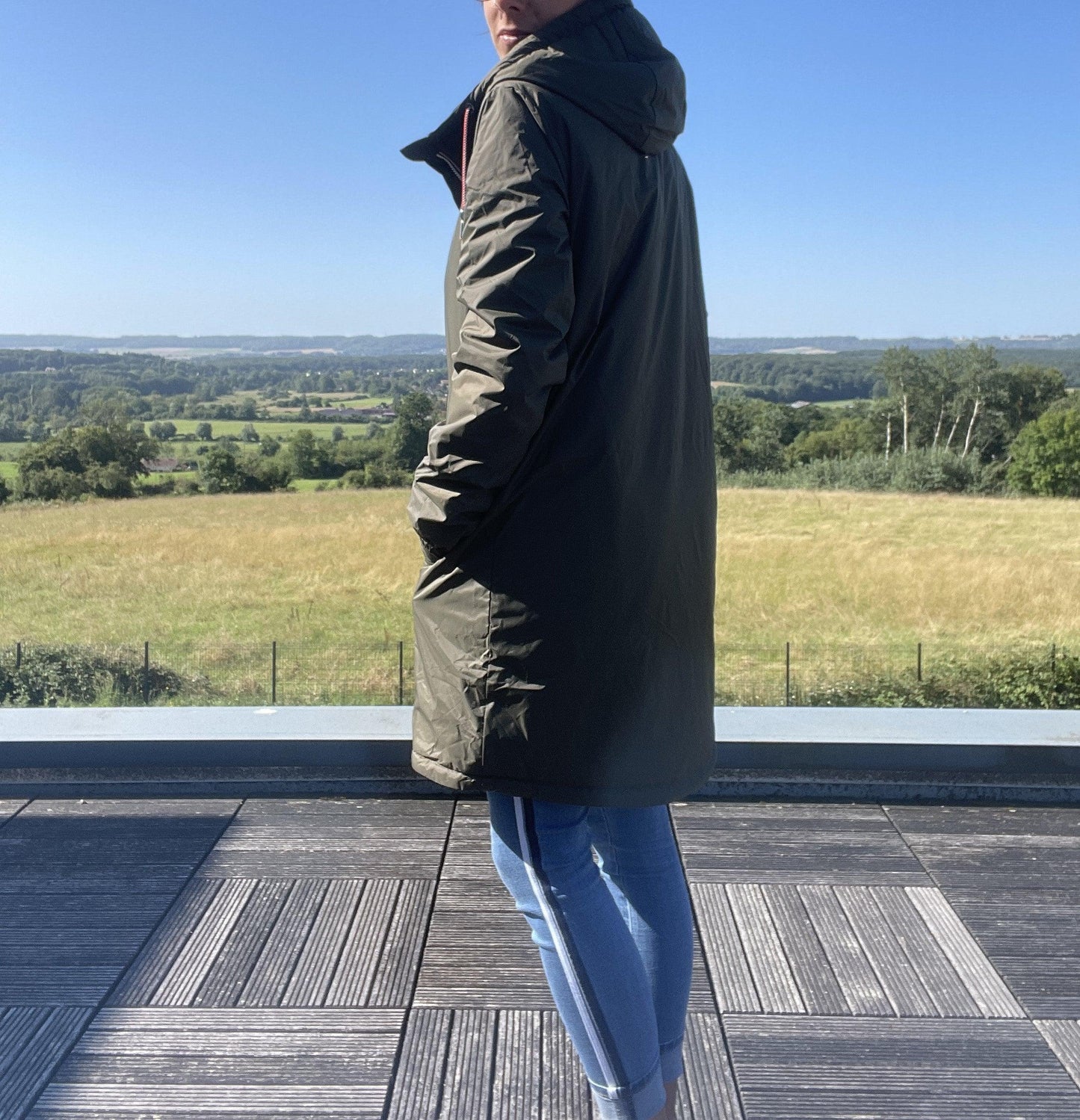 Imperméable long fourré femme Laura Jo en kaki avec fausse fourrure, manteau chaud et élégant pour l'hiver.