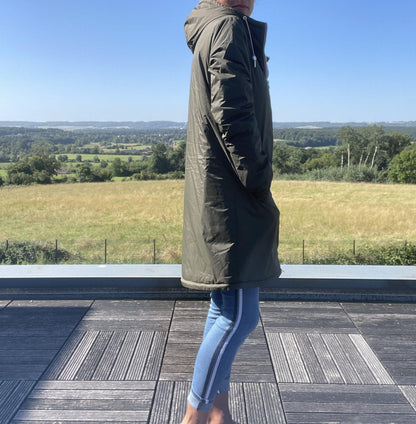 Imperméable long pour femme Laura Jo en kaki avec doublure en fausse fourrure, manteau chaud et tendance.