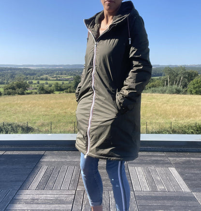 Imperméable long pour femme Laura Jo en kaki avec doublure en fausse fourrure, veste élégante et chaude.