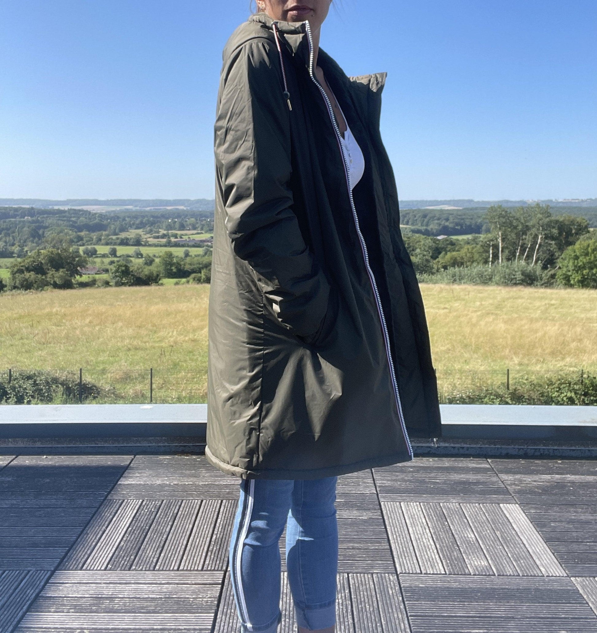 Imperméable long kaki pour femme Laura Jo avec doublure en fausse fourrure, style élégant et chaud.