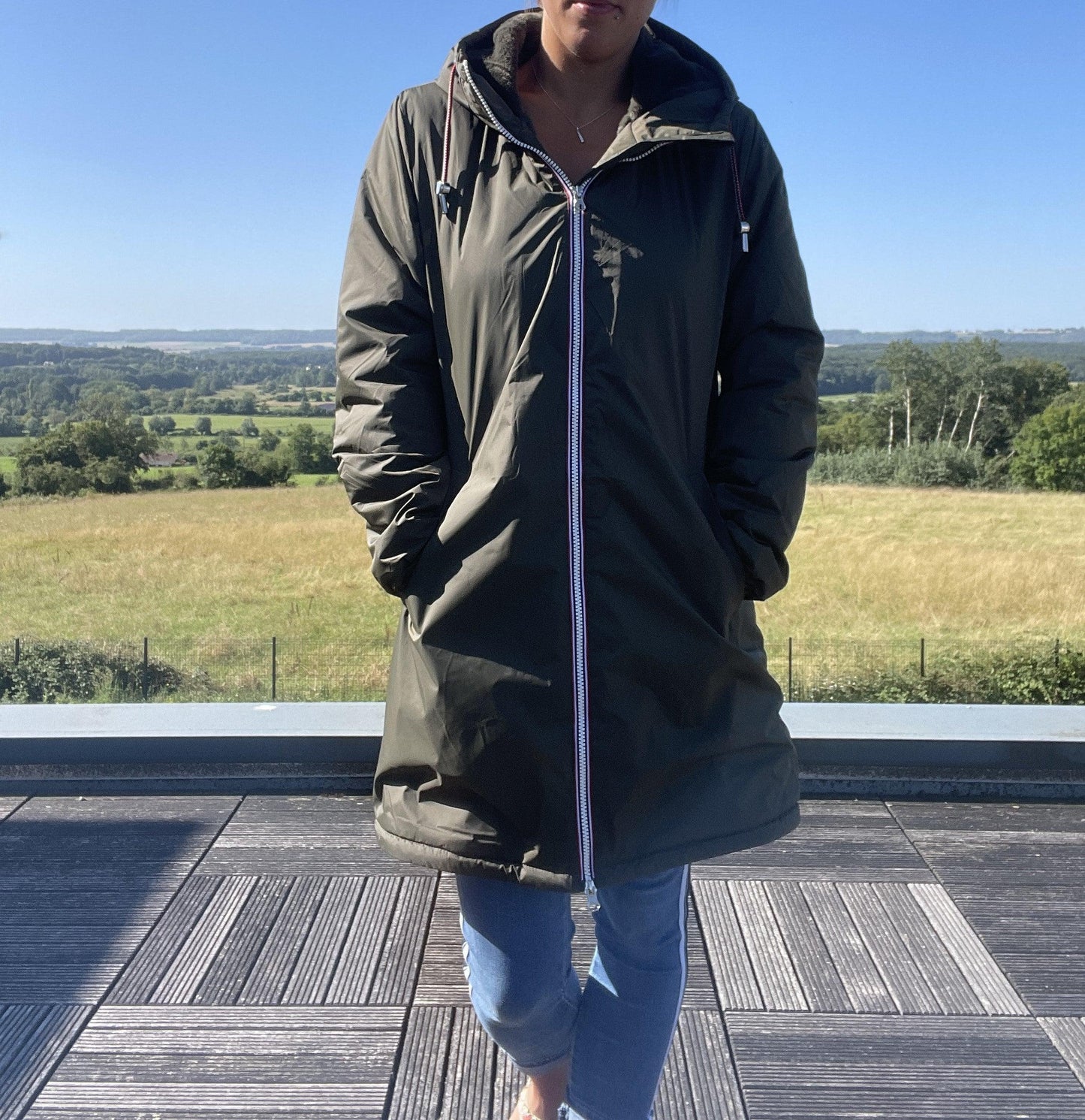 Imperméable long femme Laura Jo en kaki avec doublure en fausse fourrure, veste élégante et chaude pour l'hiver.