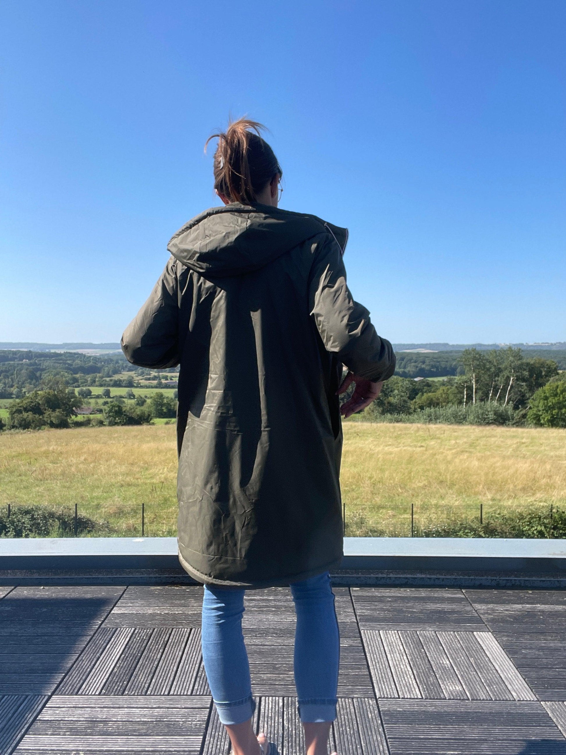 Imperméable long pour femme Laura Jo en kaki avec doublure en fausse fourrure, manteau chaud et élégant.