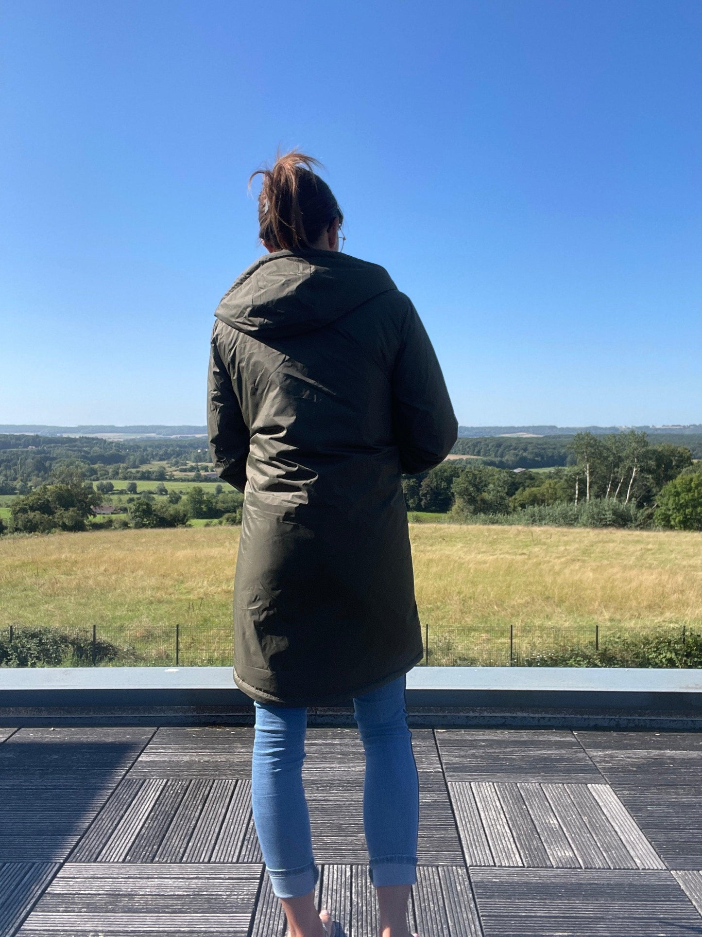 Imperméable long pour femme Laura Jo en kaki avec doublure en fausse fourrure, veste élégante et chaude.