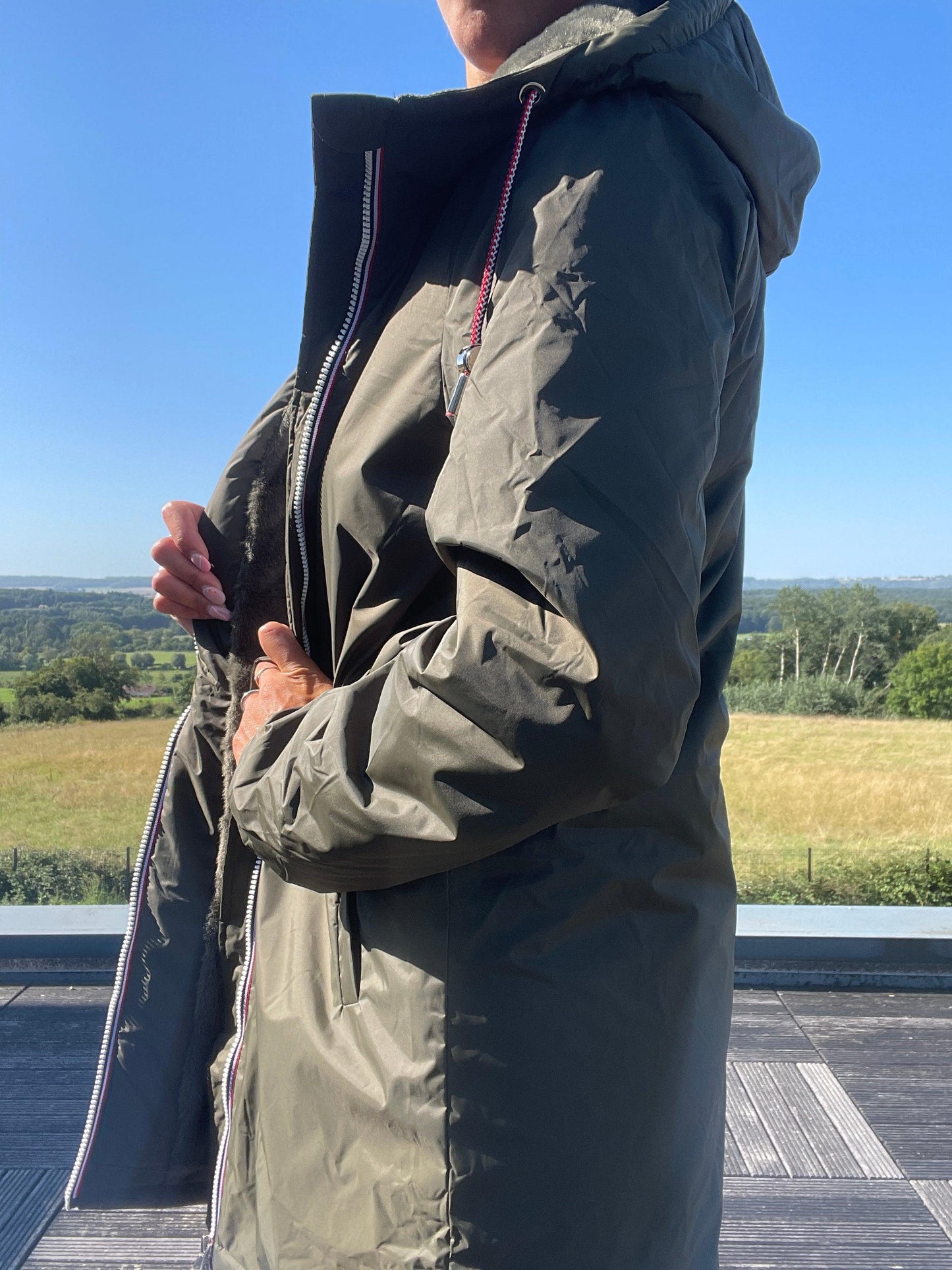 Manteau long imperméable Laura Jo pour femme en kaki, doublé fourrure synthétique, idéal pour l'hiver et la pluie.
