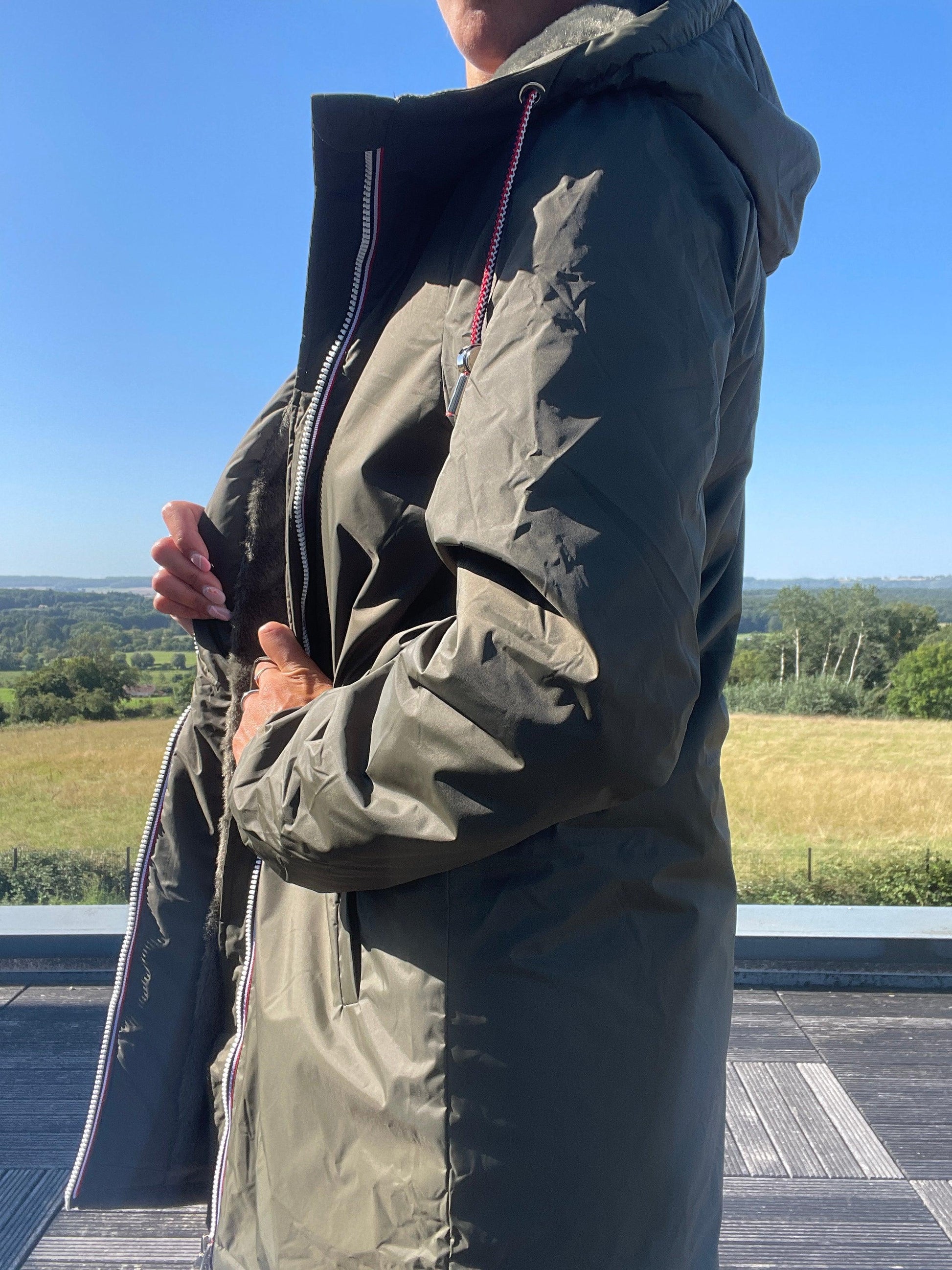Manteau long imperméable Laura Jo pour femme en kaki, doublé fourrure synthétique, idéal pour l'hiver et la pluie.