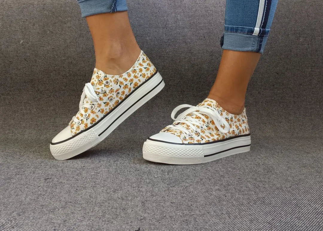Baskets basses motifs liberty fleurs jaunes en tissu type converse - Le Petit Placard
