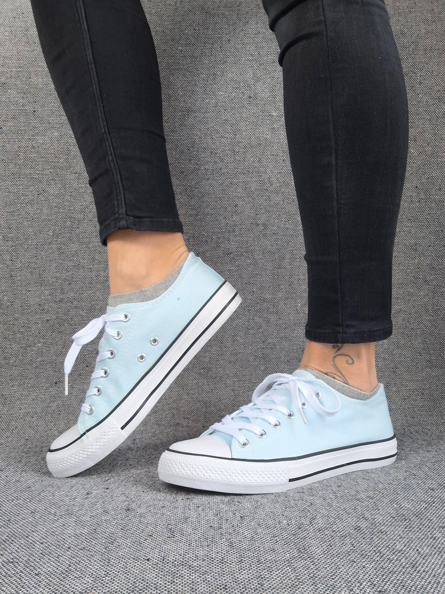 Basket bleu ciel femme - Style Converse chaussures blanches Le Petit Placard