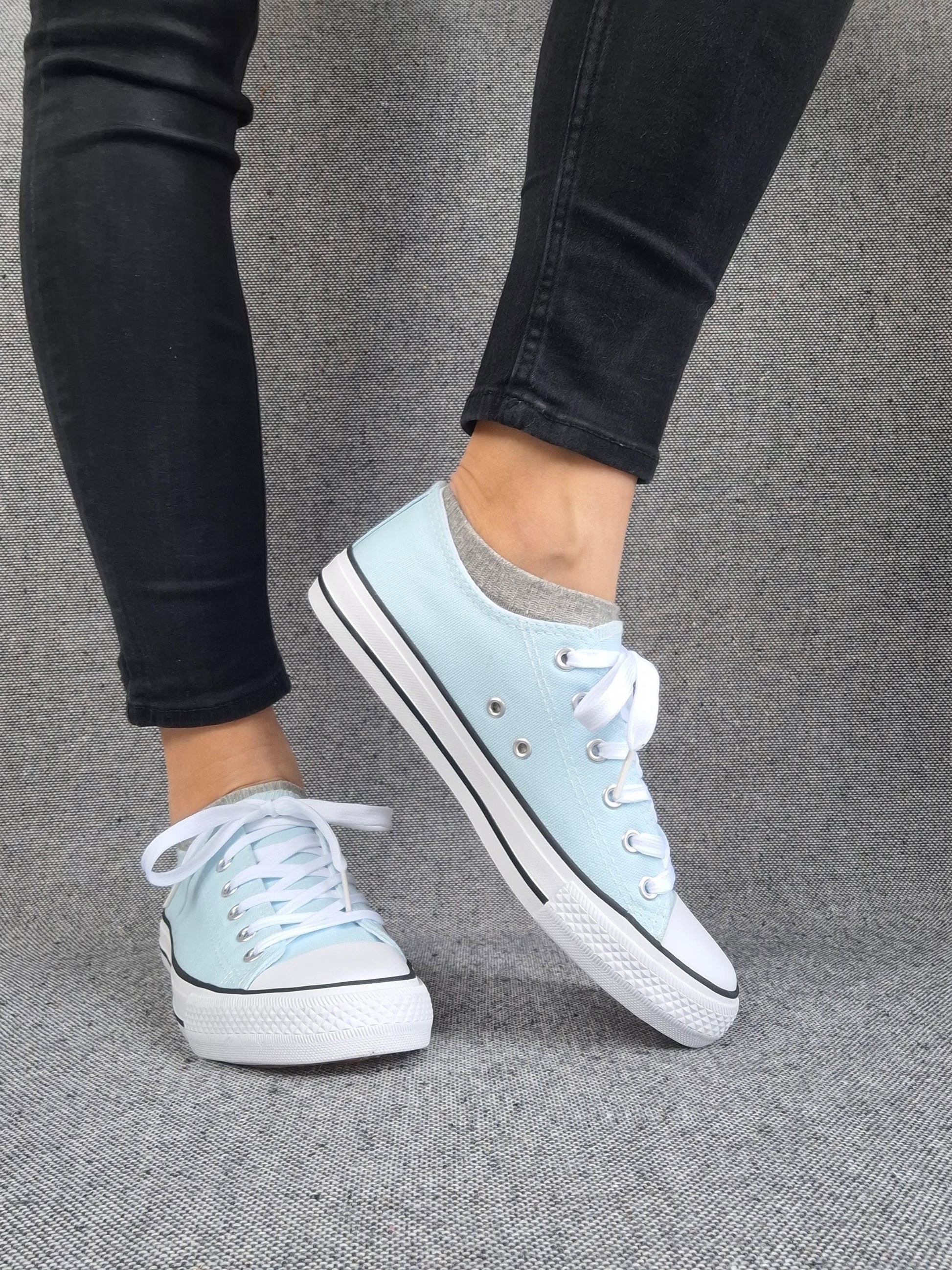 Basket bleu ciel femme - Style Converse chaussures blanches Le Petit Placard