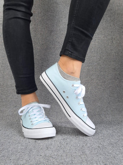 Basket bleu ciel femme - Style Converse chaussures blanches Le Petit Placard