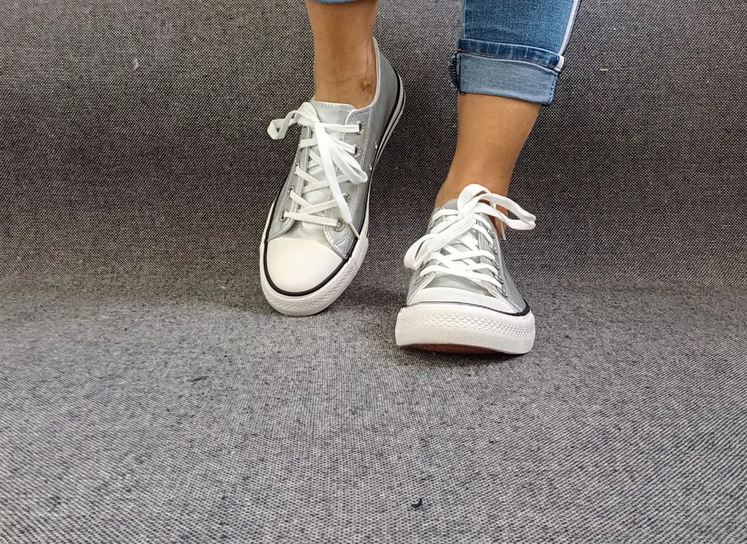 Paire de baskets silver métallisées style Converse